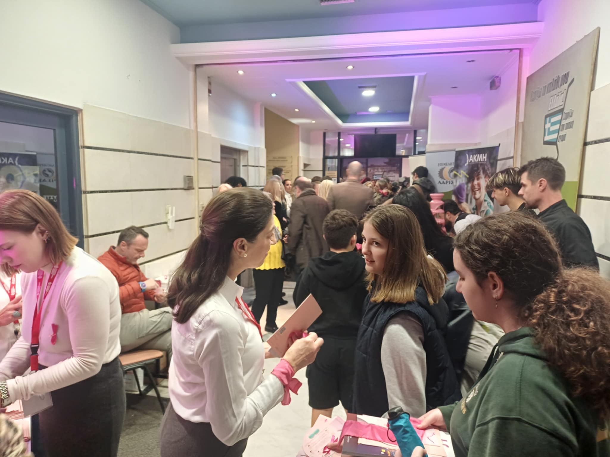 «Όσο ΡΟΖ ελπίΖΩ»-η Λάρισα έστειλε ξανά μήνυμα  ελπίδας για τον καρκίνο του μαστού (ΦΩΤΟ)