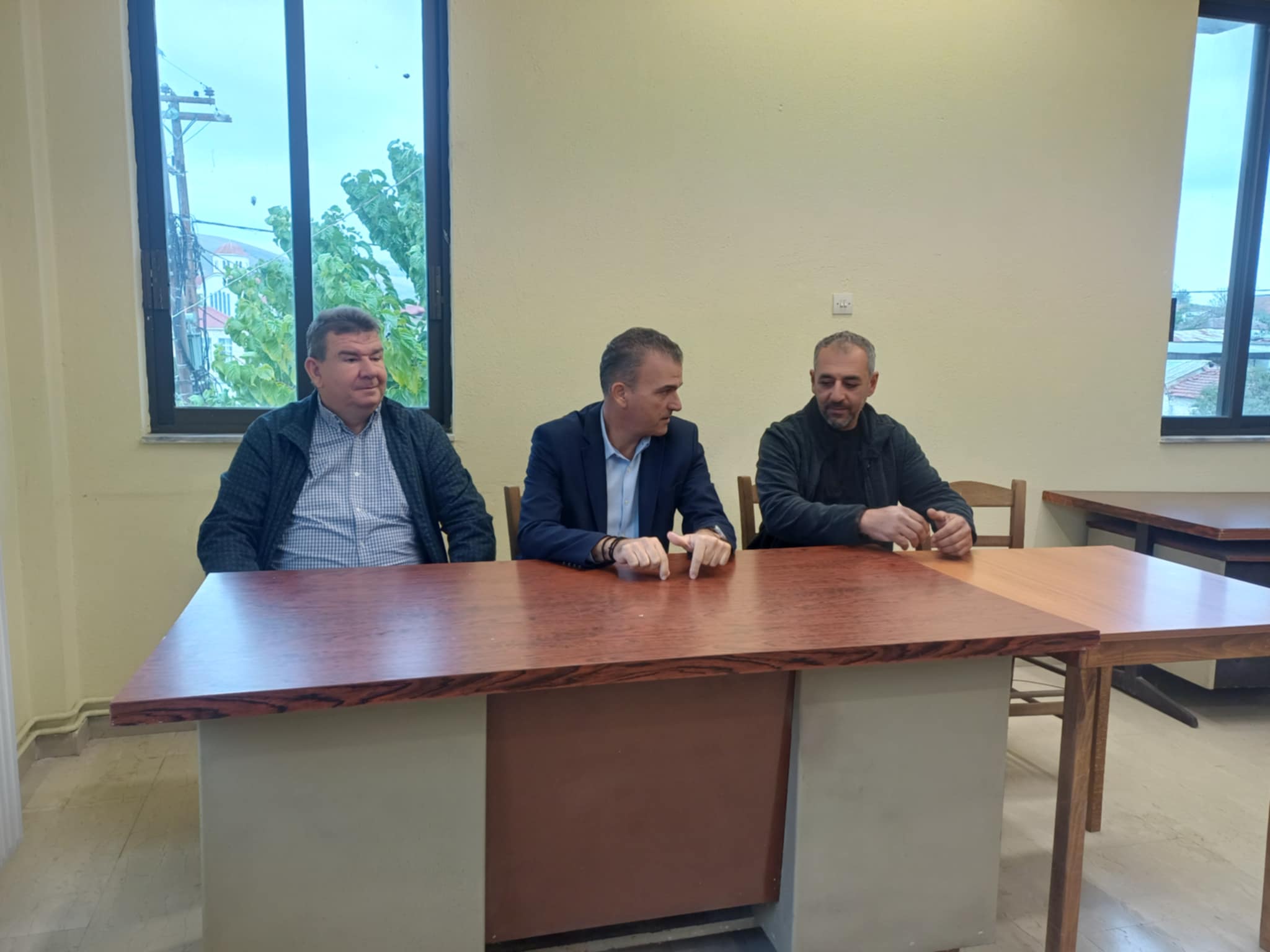 Επίσκεψη Μαμακου στη διμή στο Κουτσόχερο- συζήτηση με τους κατοίκους τςη Μάνδρας για την ασφάλεια στο χωριό (ΦΩΤΟ)