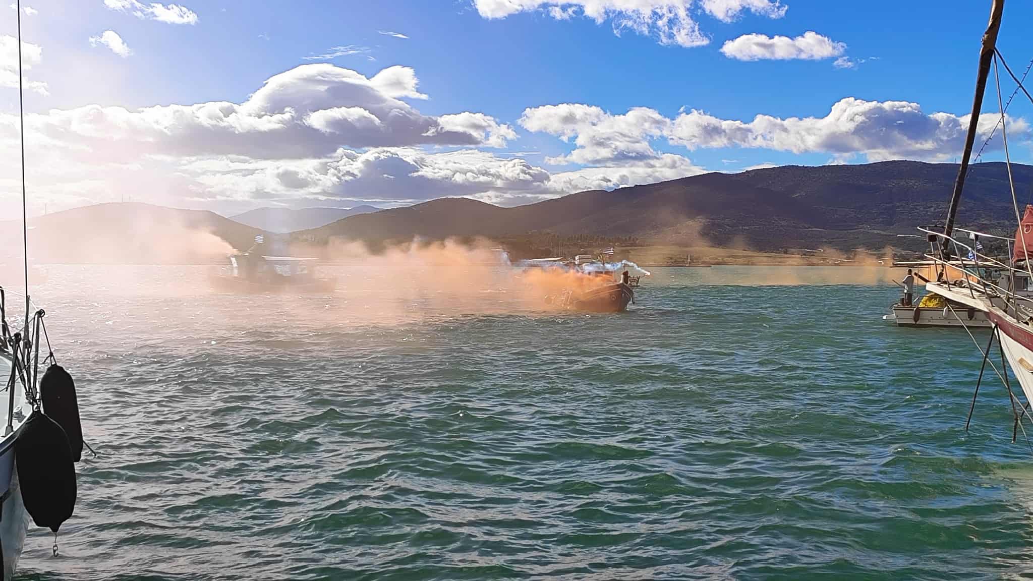 Χιλιαδες πολίτες στην παραλία βροντοφωνάζουν ΟΧΙ  LNG  στον Παγασητικό (ΦΩΤΟ)