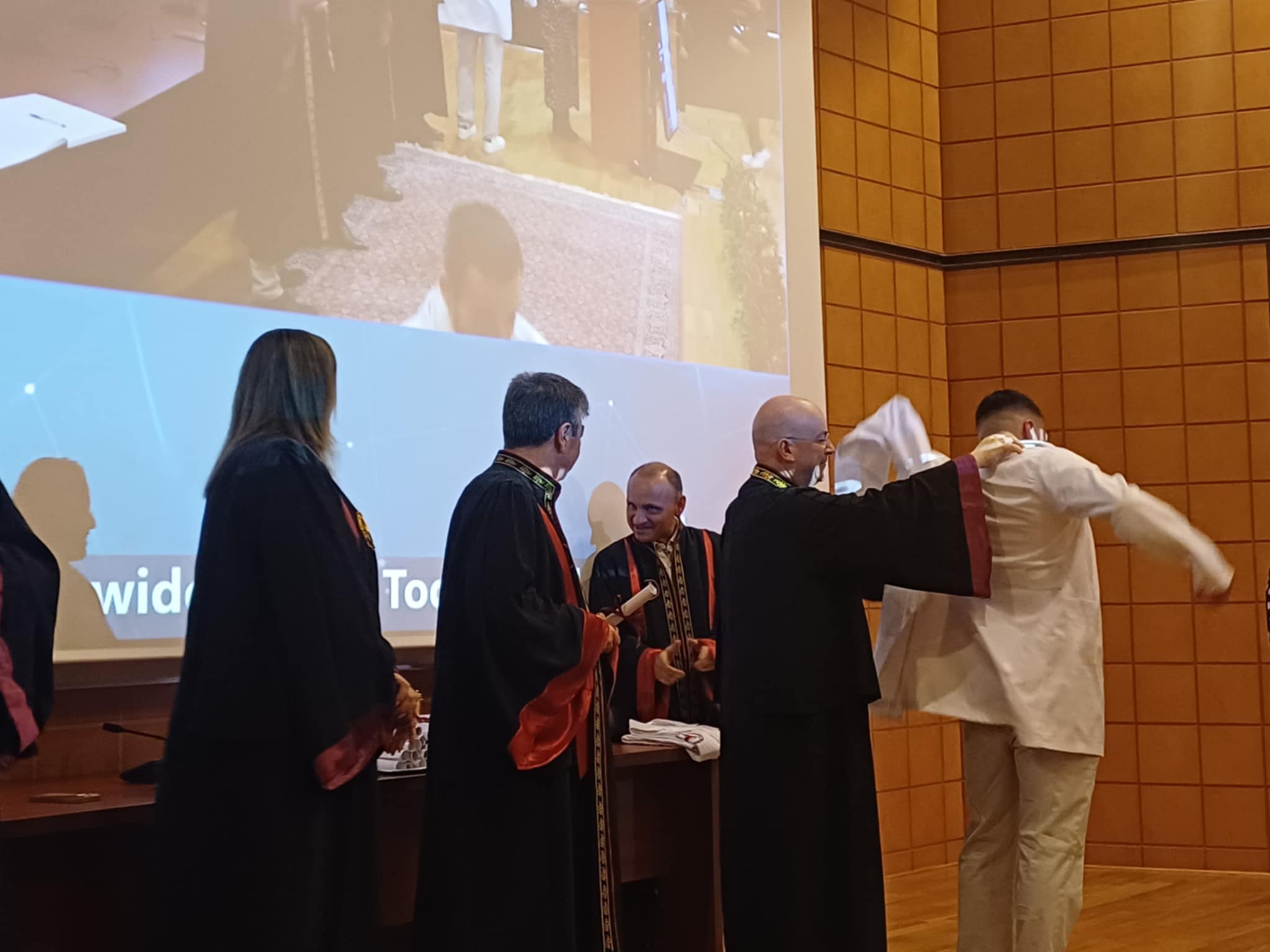 Γιορτή της Λευκής Ποδιάς (White Coat Ceremony) του Ξενόγλωσσου Προγράμματος Σπουδών της Ιατρικής, στη Λάρισα (ΦΩΤΟ+video)