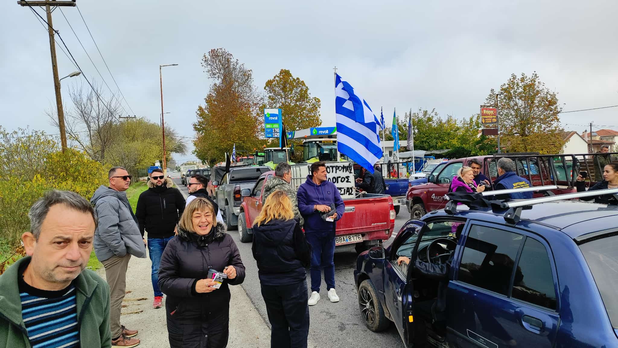 Έφτασε το κομβόϊ από Βόλο στο Ριζόμυλο- ξεκινούν για Νίκαια οι αγρότες της Μαγνησίας (ΦΩΤΟ)