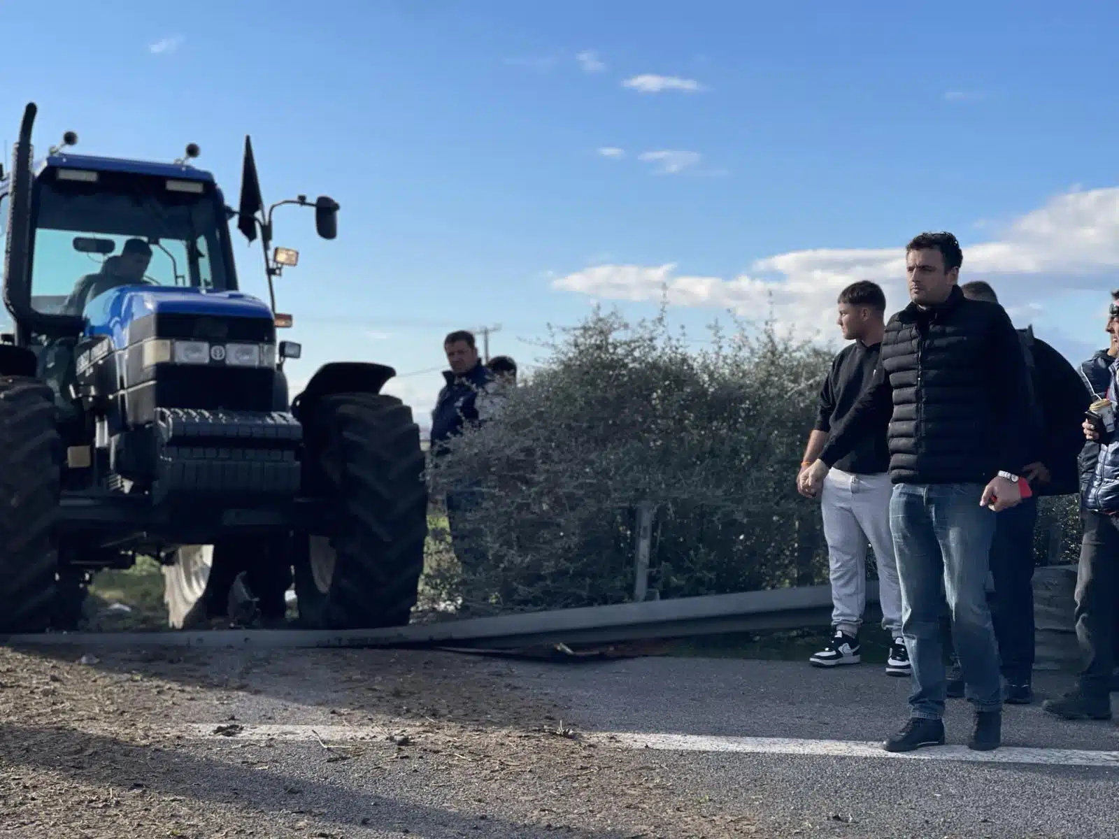 Πρωτόγνωρες κινητοποιήσεις σε Λάρισα και Καρδίτσα και κατάληψη ΠΑΘΕ και Ε-65