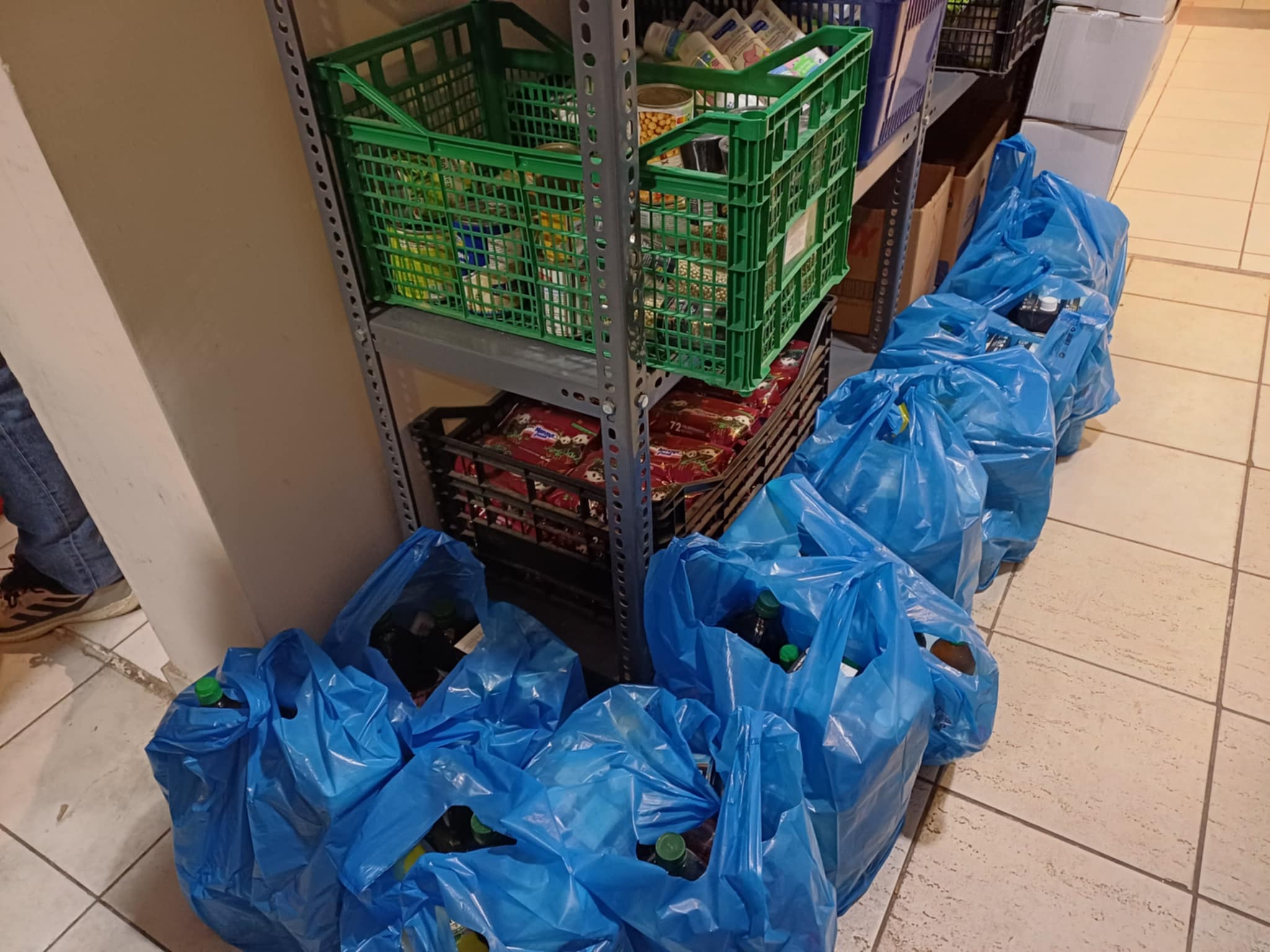 Ξεκίνησε η διανομή του χριστουγεννιάτικου πακέτου του Κοινωνικού Παντοπωλείου του Δήμου Λαρισαίων (ΦΩΤΟ)