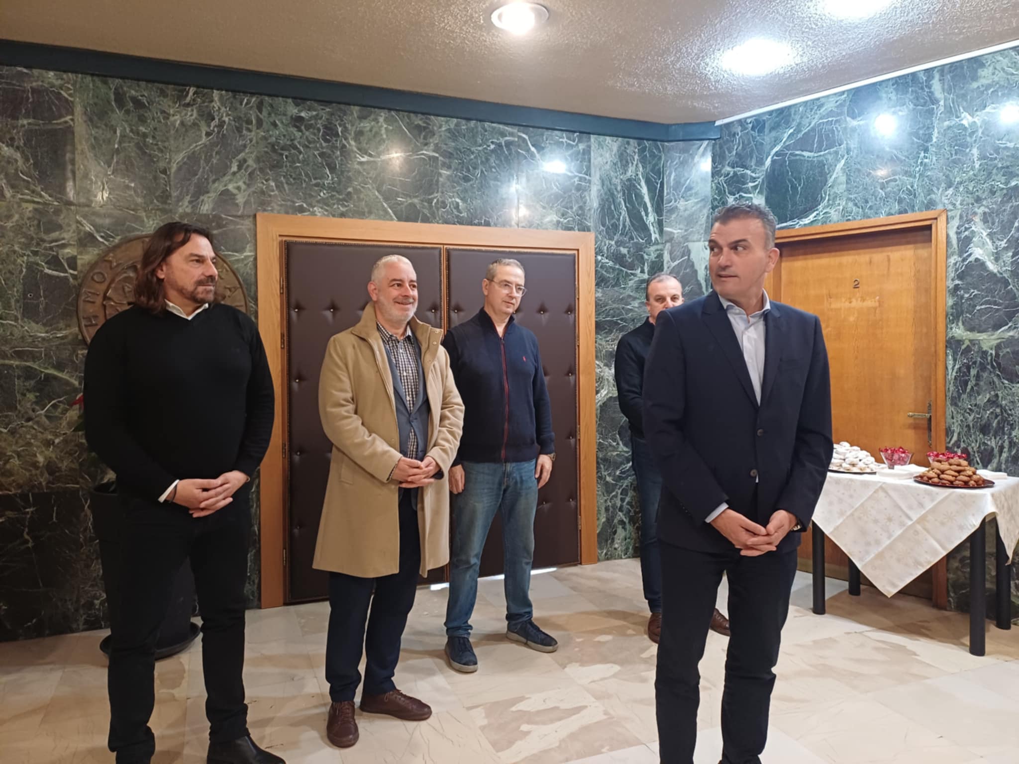 Τα κάλαντα στον δήμαρχο Λαρισαίων  από τη χορωδία Τάγματος της 1ης Στρατιάς (ΦΩΤΟ+video)