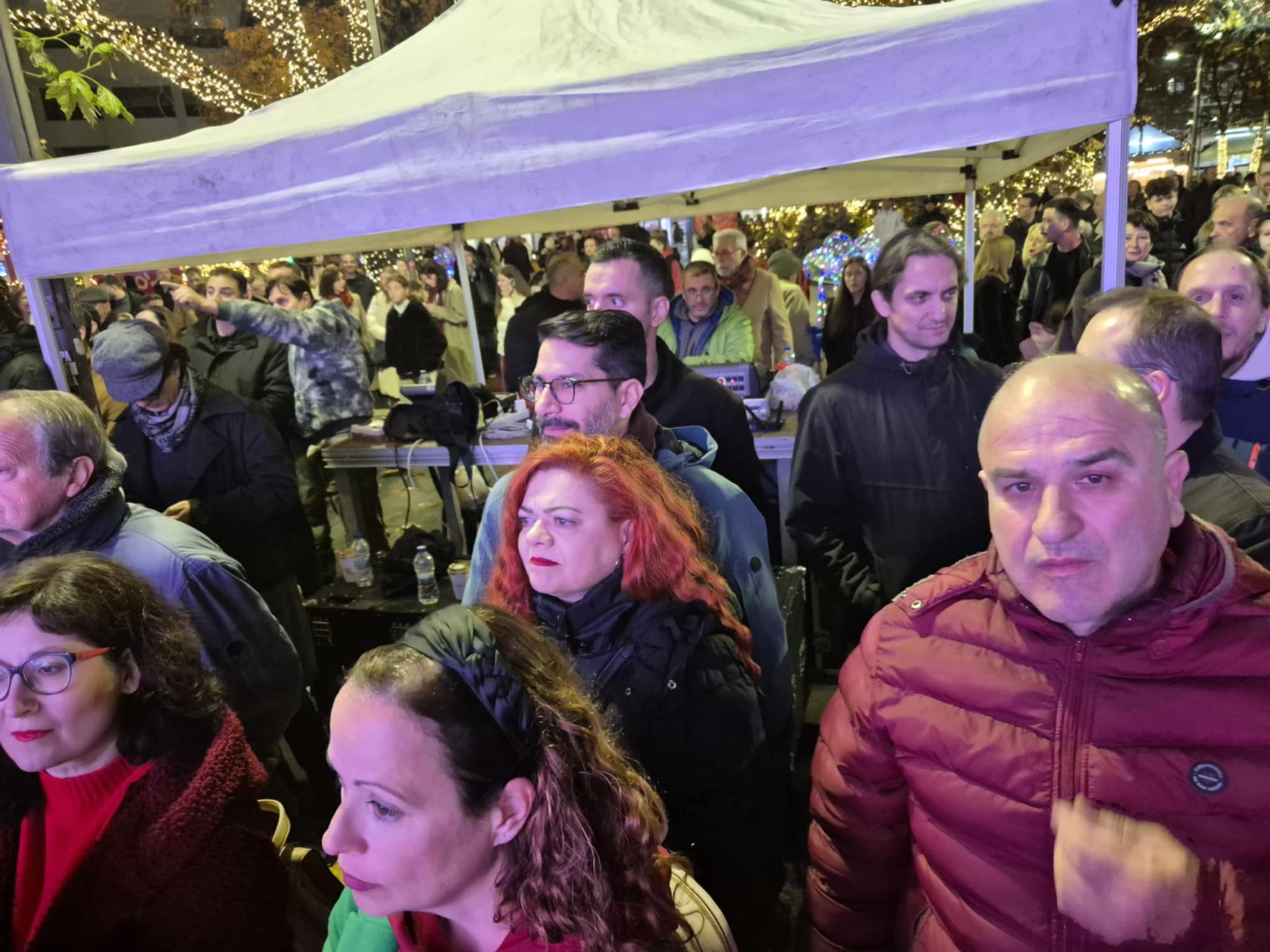 Με drone show και χριστουγεννιάτικες μελωδίες γιόρτασε η Λάρισα την παραμονή Χριστουγέννων (ΦΩΤΟ+βίντεο)