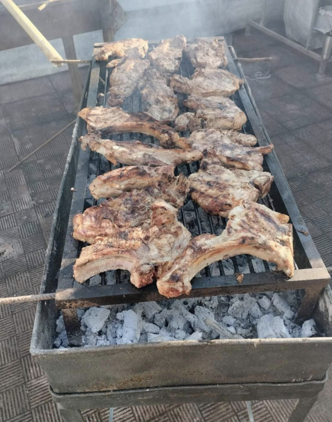 Καρδίτσα: Αναβίωσε το έθιμο της γουρουνοχαράς στη Μεταμόρφωση (ΦΩΤΟ)