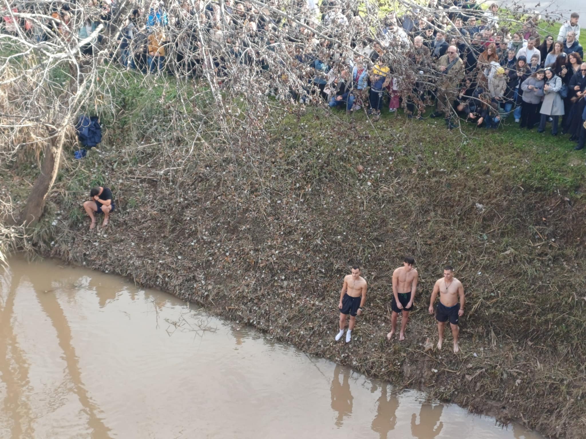 Ο 22χρονος Ραφαήλ Νικολάου είναι ο πιστός που έπιασε το σατυρό στη Λάρισα (ΦΩΤΟ+video)
