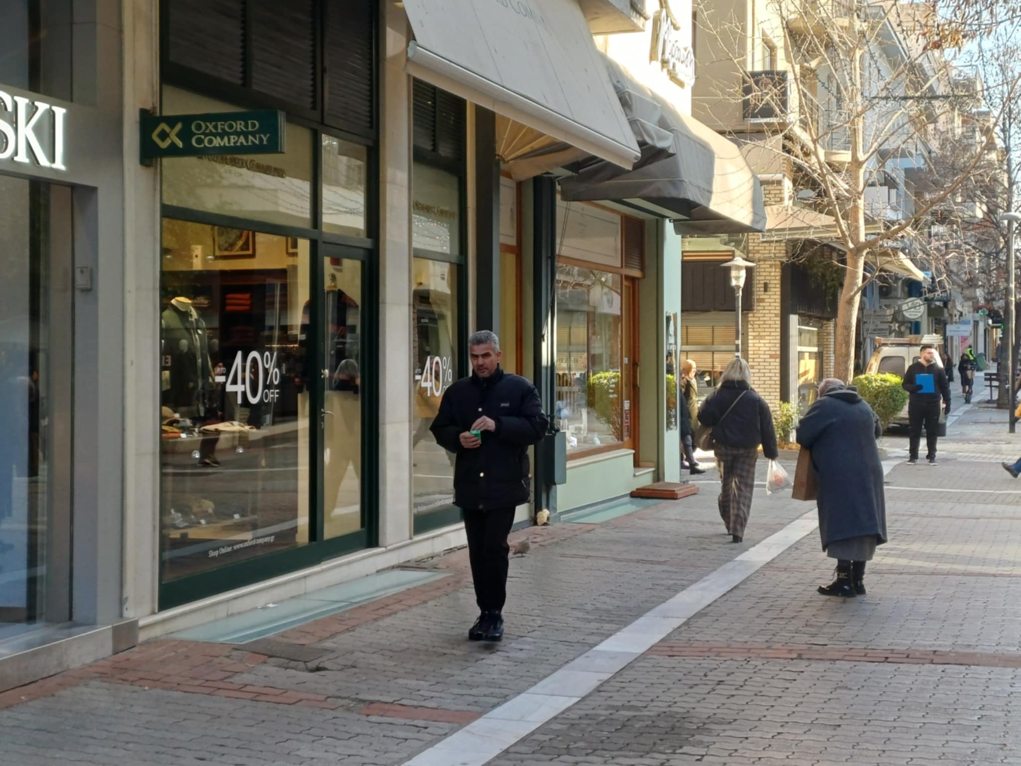 Πάγωσε... η αγορά στην πρεμιέρρα των εκπτώσεων στη Λάρισα (ΦΩΤΟ)