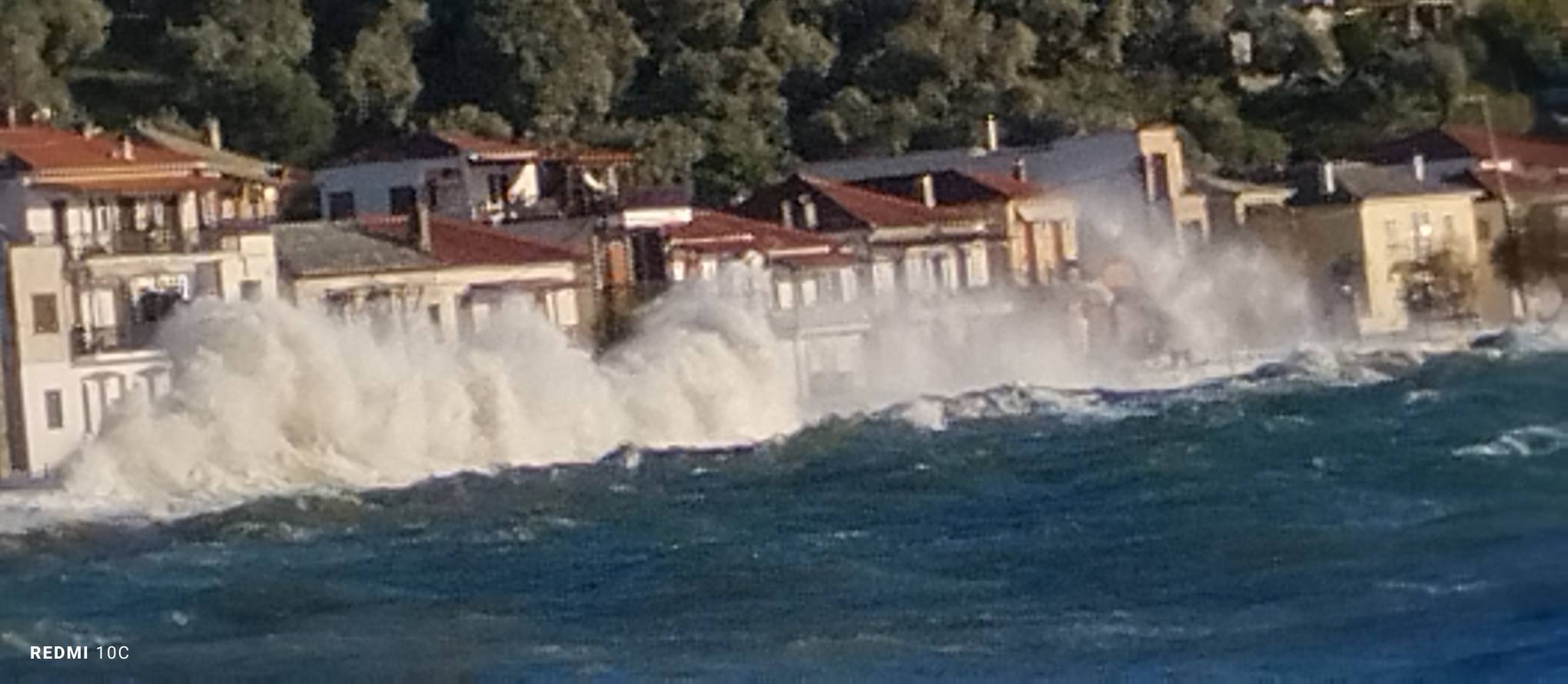 Συγκλονιστικές εικόνες από την πρόσφατη φουρτούνα στην Άφυσσο Πηλίου (ΦΩΤΟ)