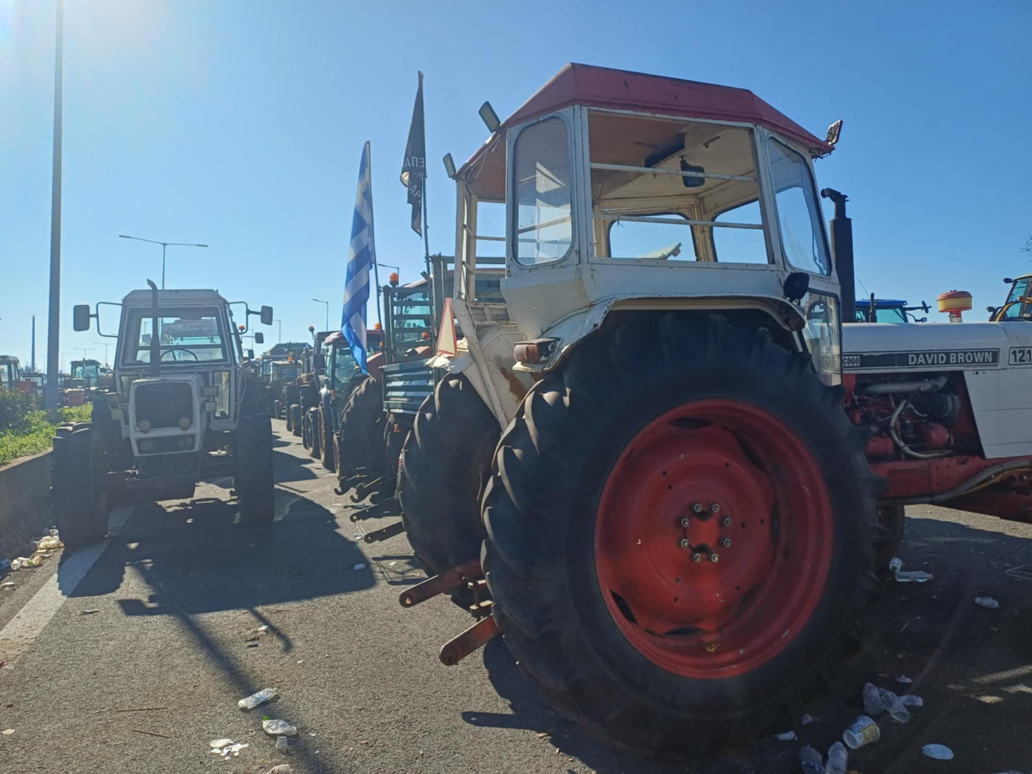 Άνοιξαν την αερογέφυρα στον μπλόκο της Νίκαιας οι αγρότες - πως γίνεται η κίνηση προς Θεσσαλονίκη