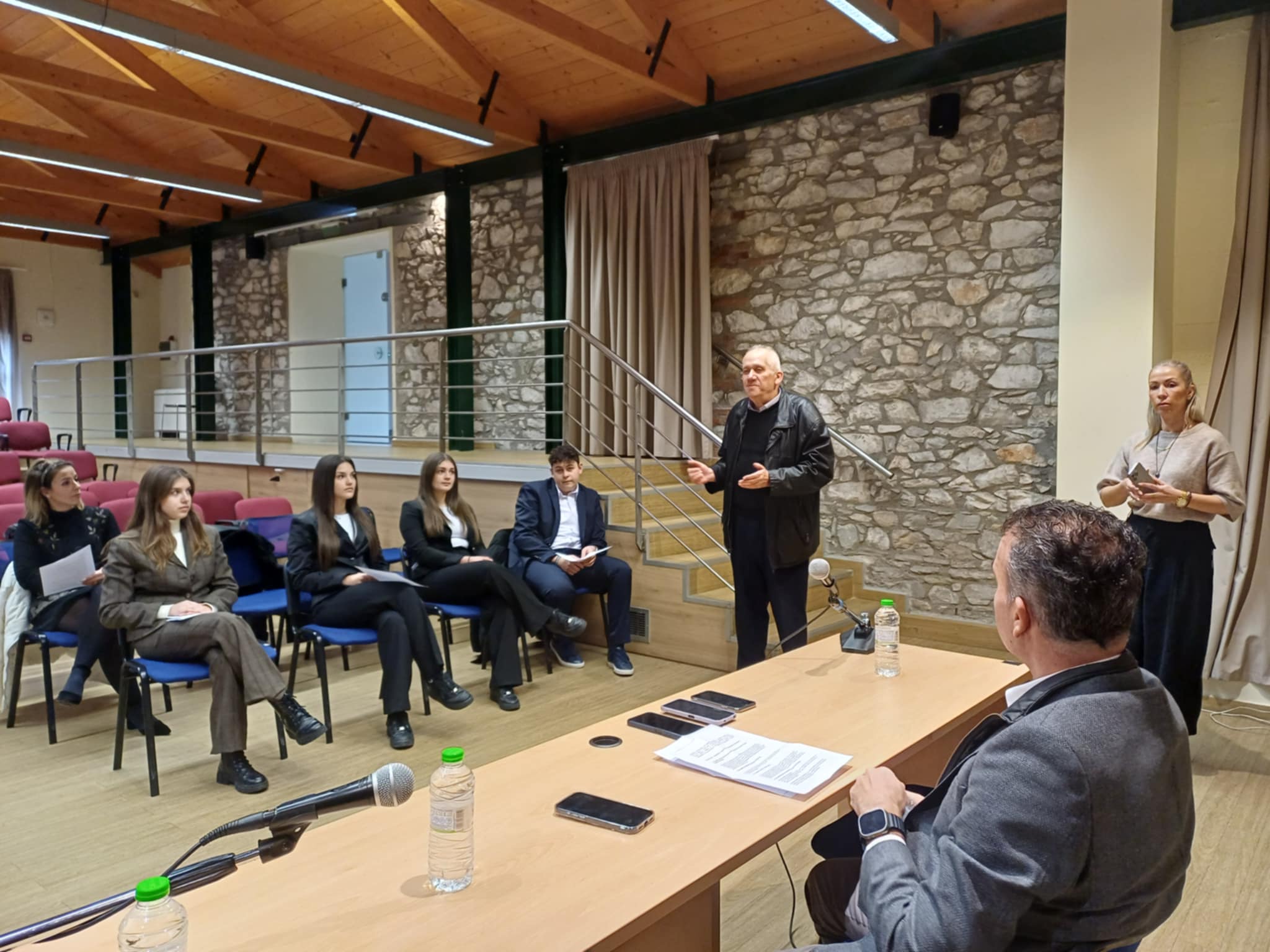 Μαθητές του προτύπου Γενικού Λυκείου Λάρισας πήραν συνέντευξη από το δήμαρχο Θανάση Μαμάκο (ΦΩΤΟ+video)