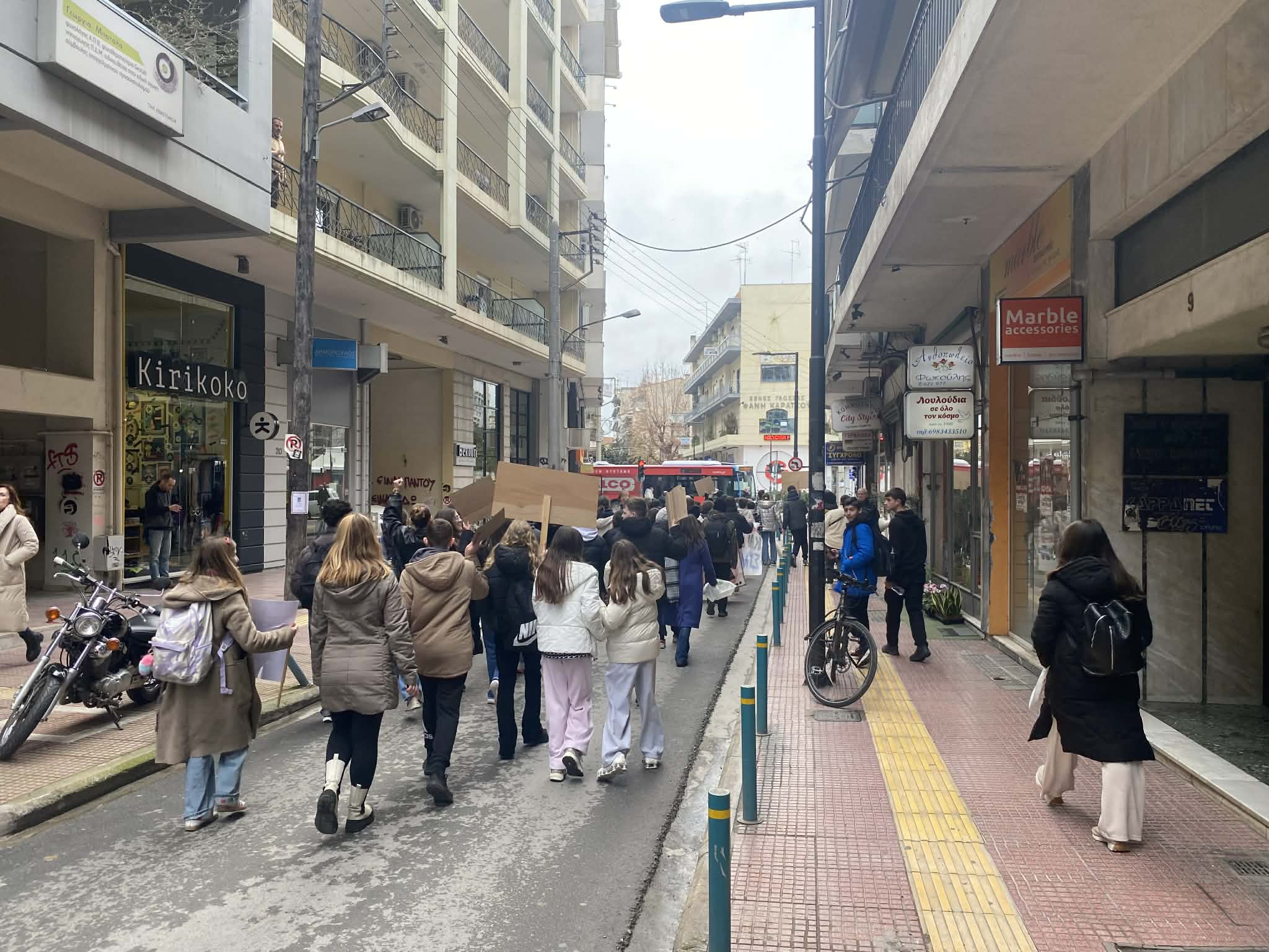 Διαμαρτυρία μετά μουσικής από το Μουσικό σχολείο Λάρισας (ΦΩΤΟ+βίντεο)