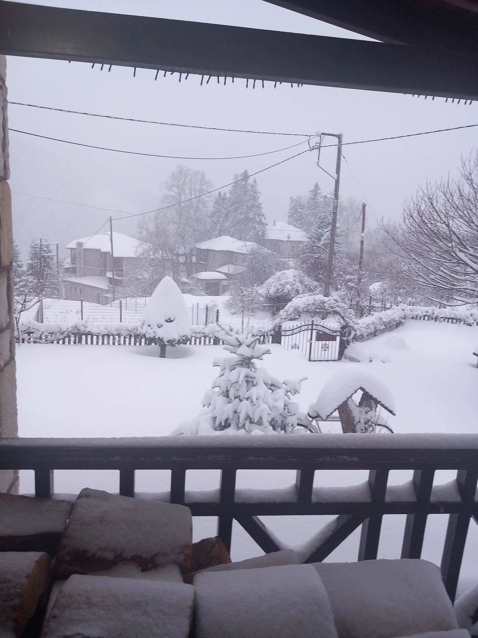 Χιονισμένο πανέμορφο Περτούλι: Το Νταβός της Ελλάδας (ΦΩΤΟ)