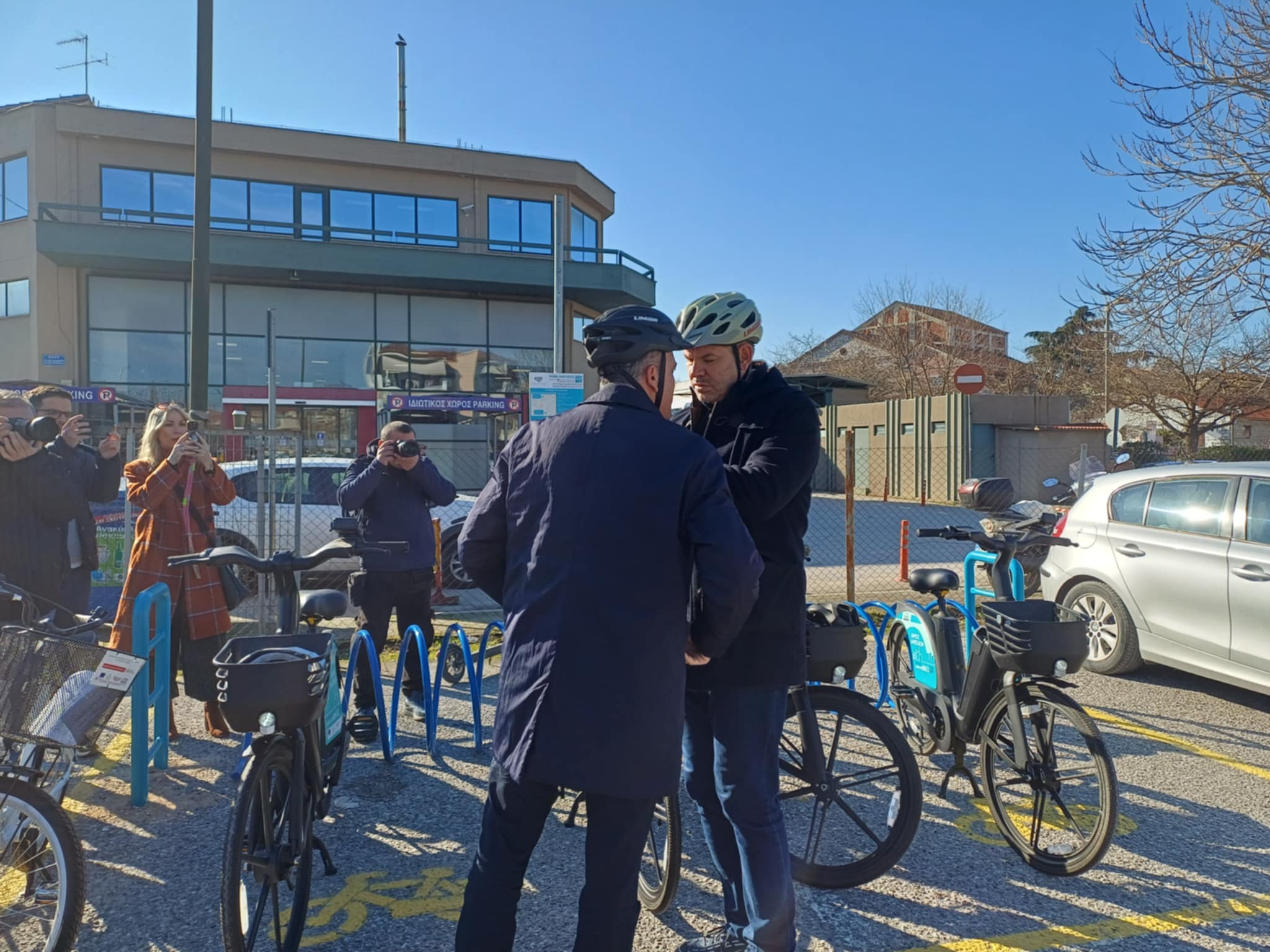 Παραδόθηκαν σήμερα νέα συμβατικά και ηλεκτρικά ποδήλατα του Δήμου Λαρισαίων προ χρήση (ΦΩΤΟ)