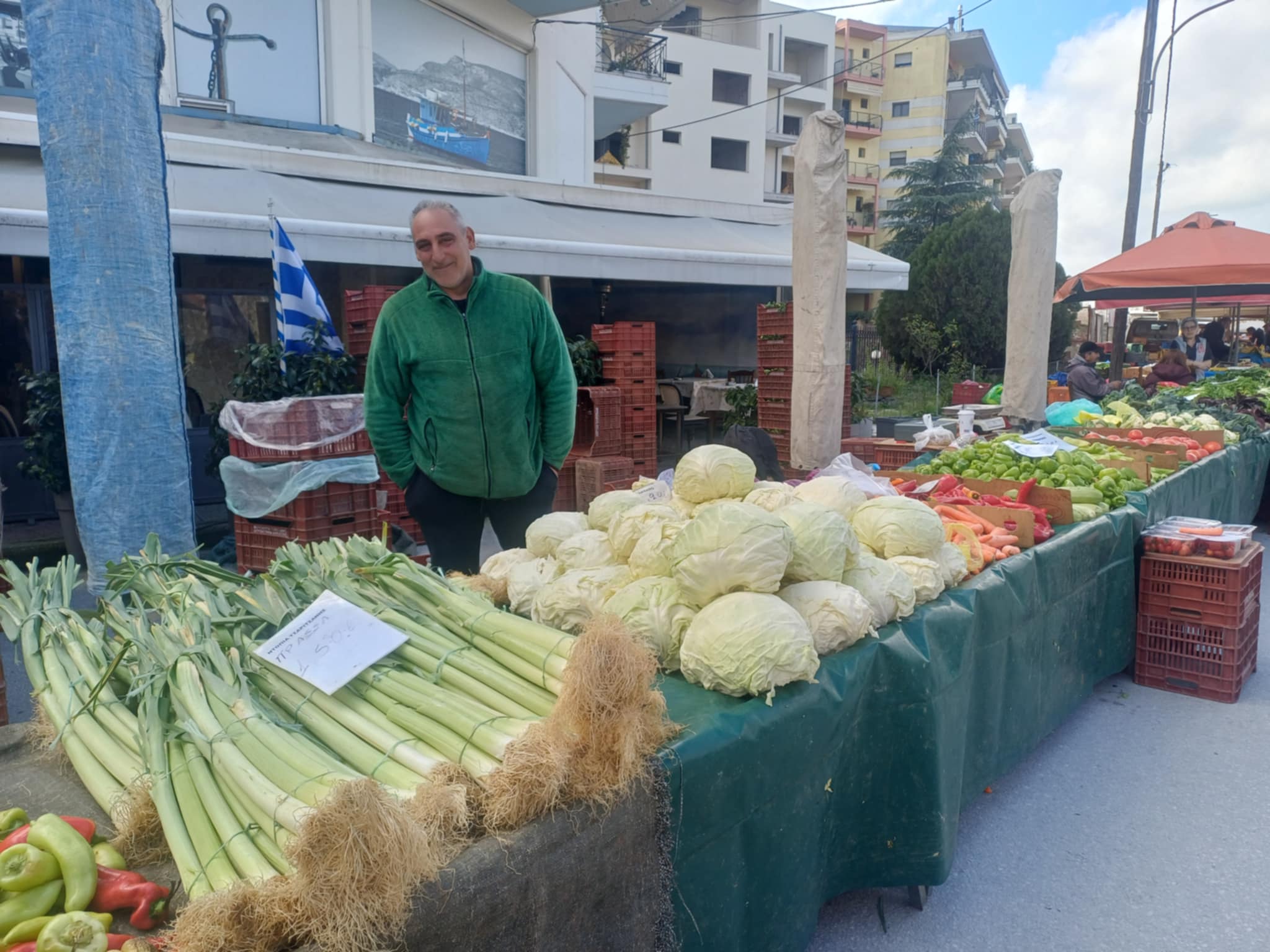 Υποτονική η κίνηση στη Λαϊκή της Τετάρτης στη Λάρισα-ο κόσμος αγοράζει μόνο τα απαραίτητα (ΦΩΤΟ)