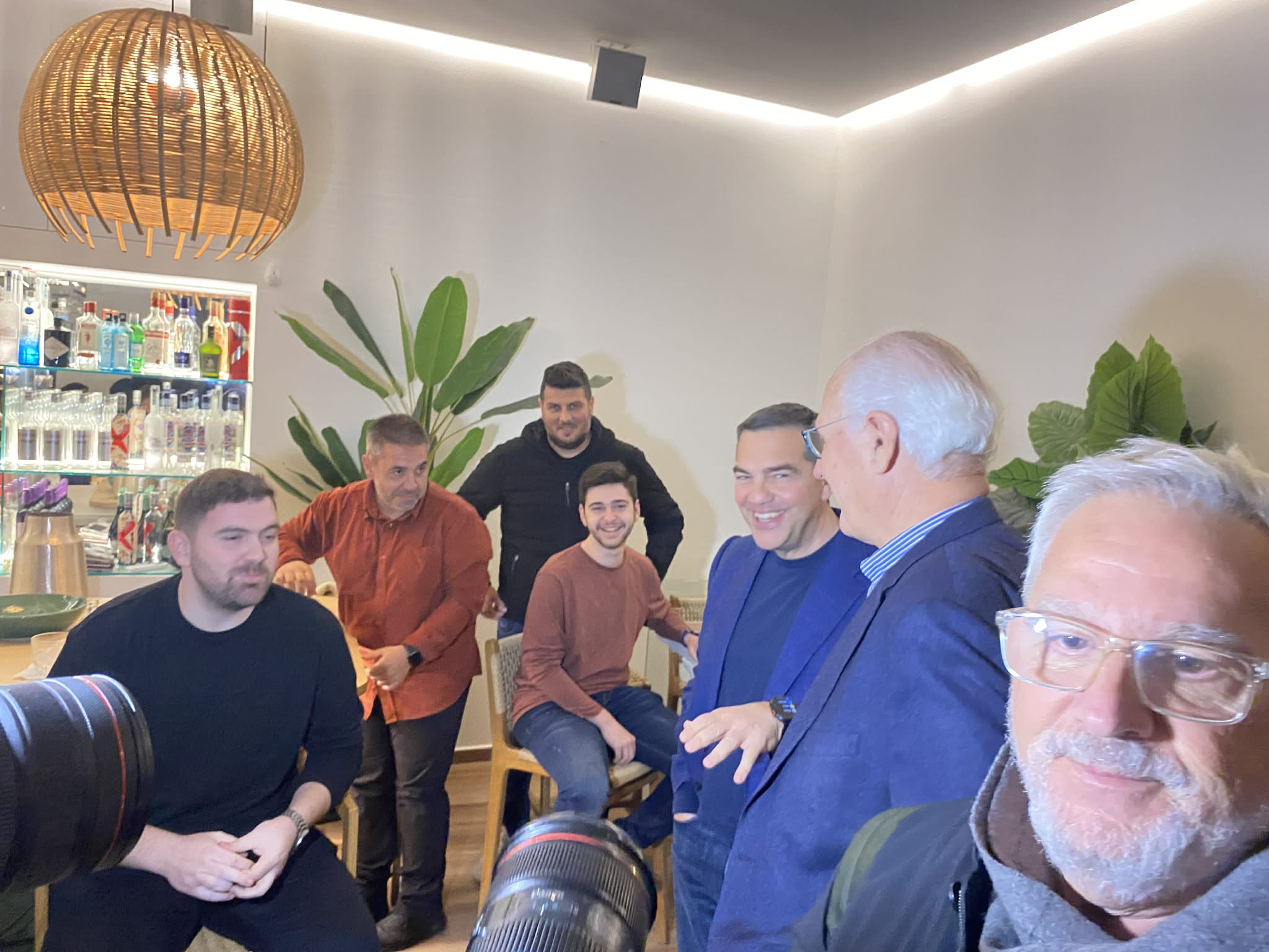 Στη Λάρισα από σήμερα το απόγευμα με βόλτα στις καφετέριες ο Αλέξης Τσίπρας