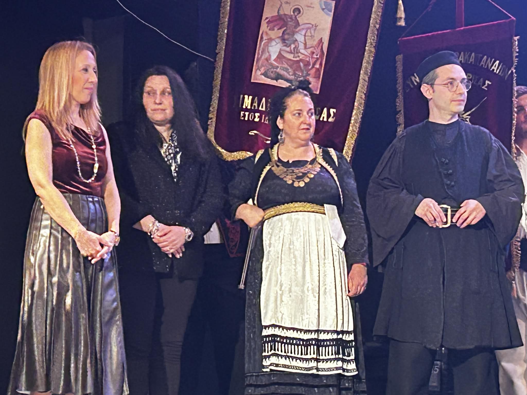 Λεβεντιά παράδοση και ...φιλανθρωπία στο κατάμεστο Δημοτικό Ωδείο Λάρισας (ΦΩΤΟ+video)