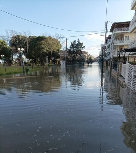 Κραυγή Αγανακτησης στην Ολυμπιακή Ακτή - Παραλία Κατερίνης: Οι Πλημμύρες «Πνίγουν» Περιουσίες και Τουρισμό