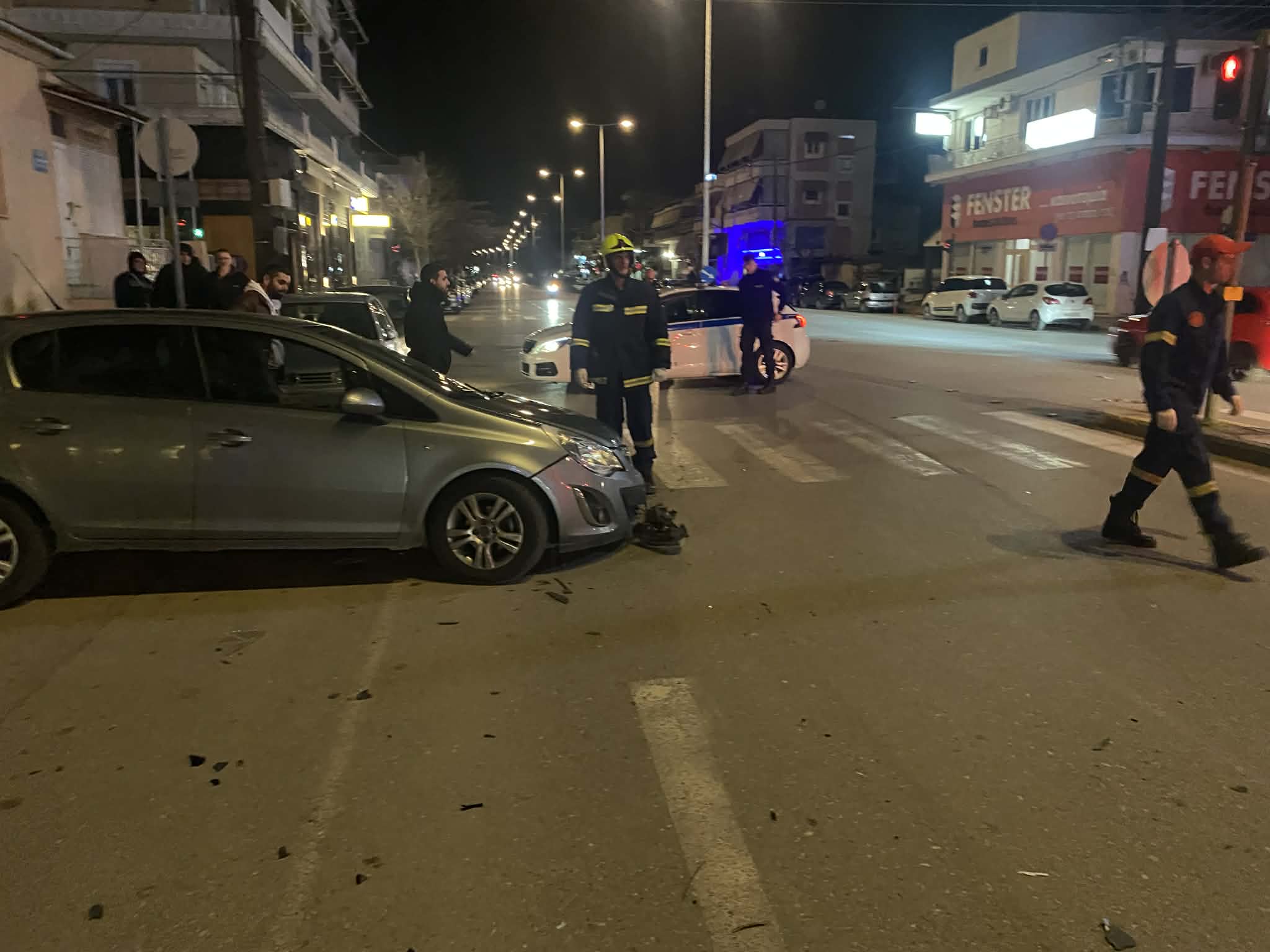 Θεαματικό τροχαίο στη Λάρισα- αναποδογύρισε ΙΧ έπειτα από σύγκρουση με άλλο και σερνόταν με τον ουρανό (ΦΩΤΟ)