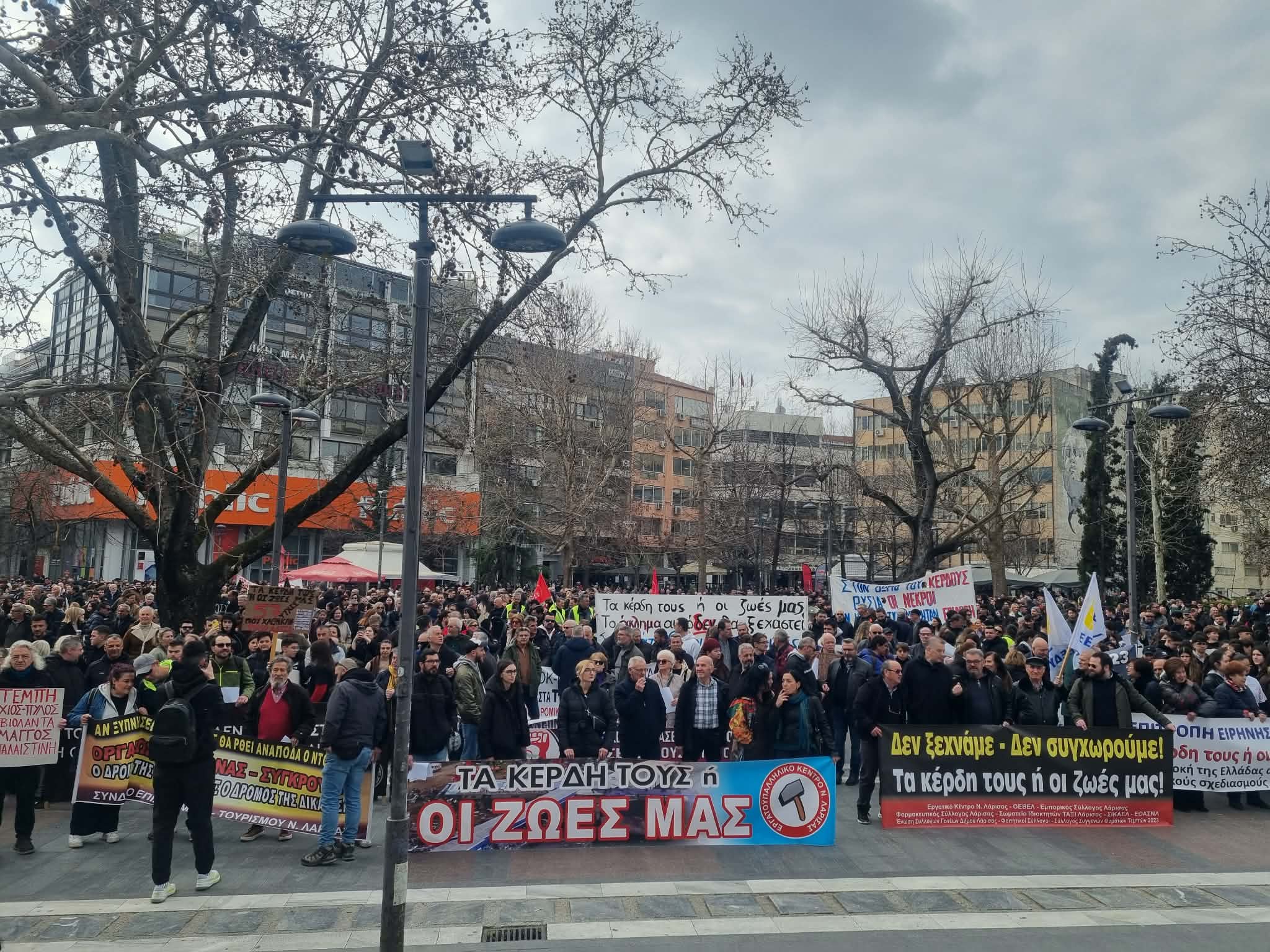 Δυναμικό συλλαλητήριο στη Λάρισα για τα Τέμπη: «Δεν ξεχνάμε, δεν συγχωρούμε»…(ΦΩΤΟ)