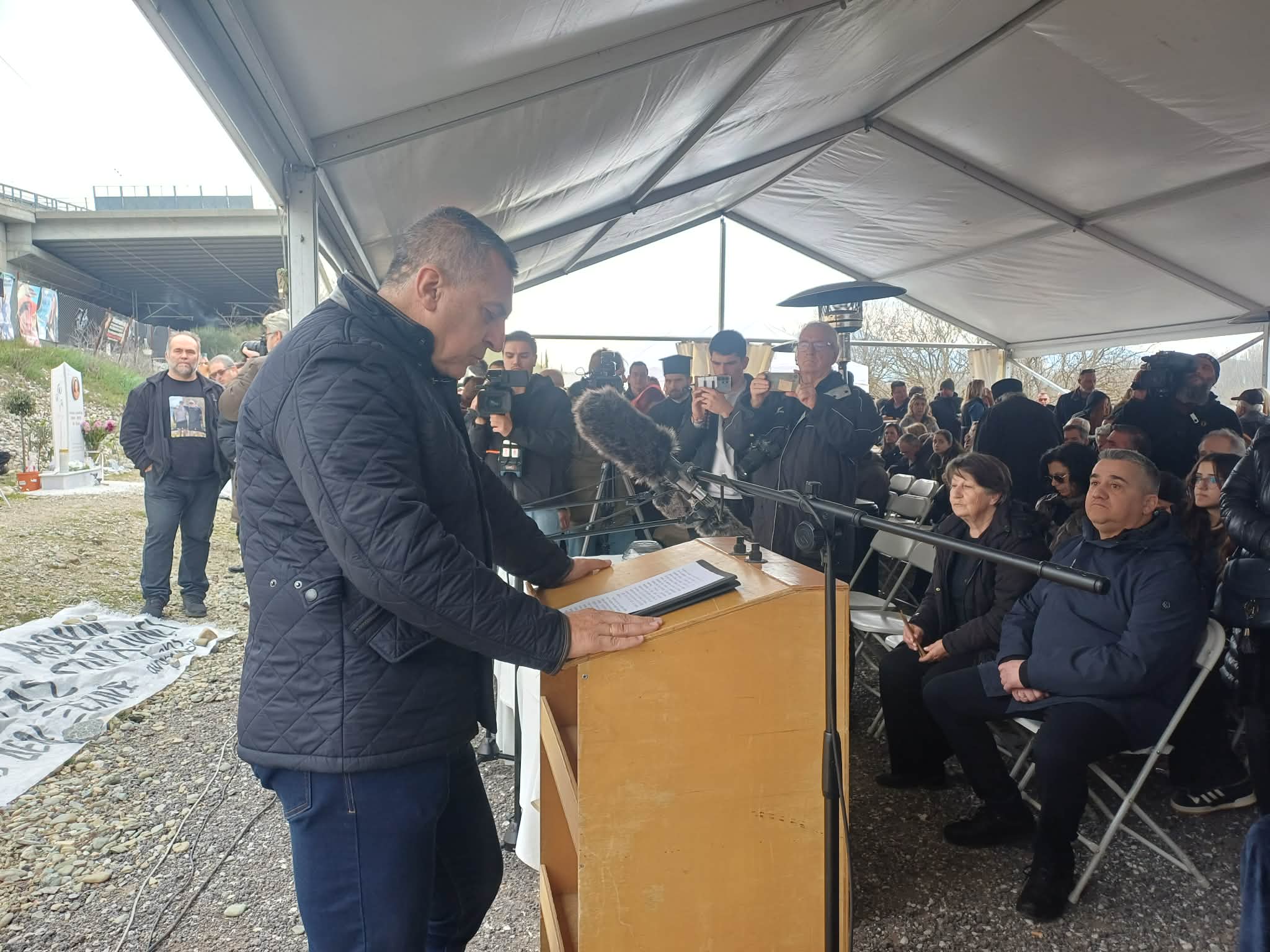 Ο Περιφερειάρχης Δημ. Κουρέτας στο μνημόσυνο των Τεμπών