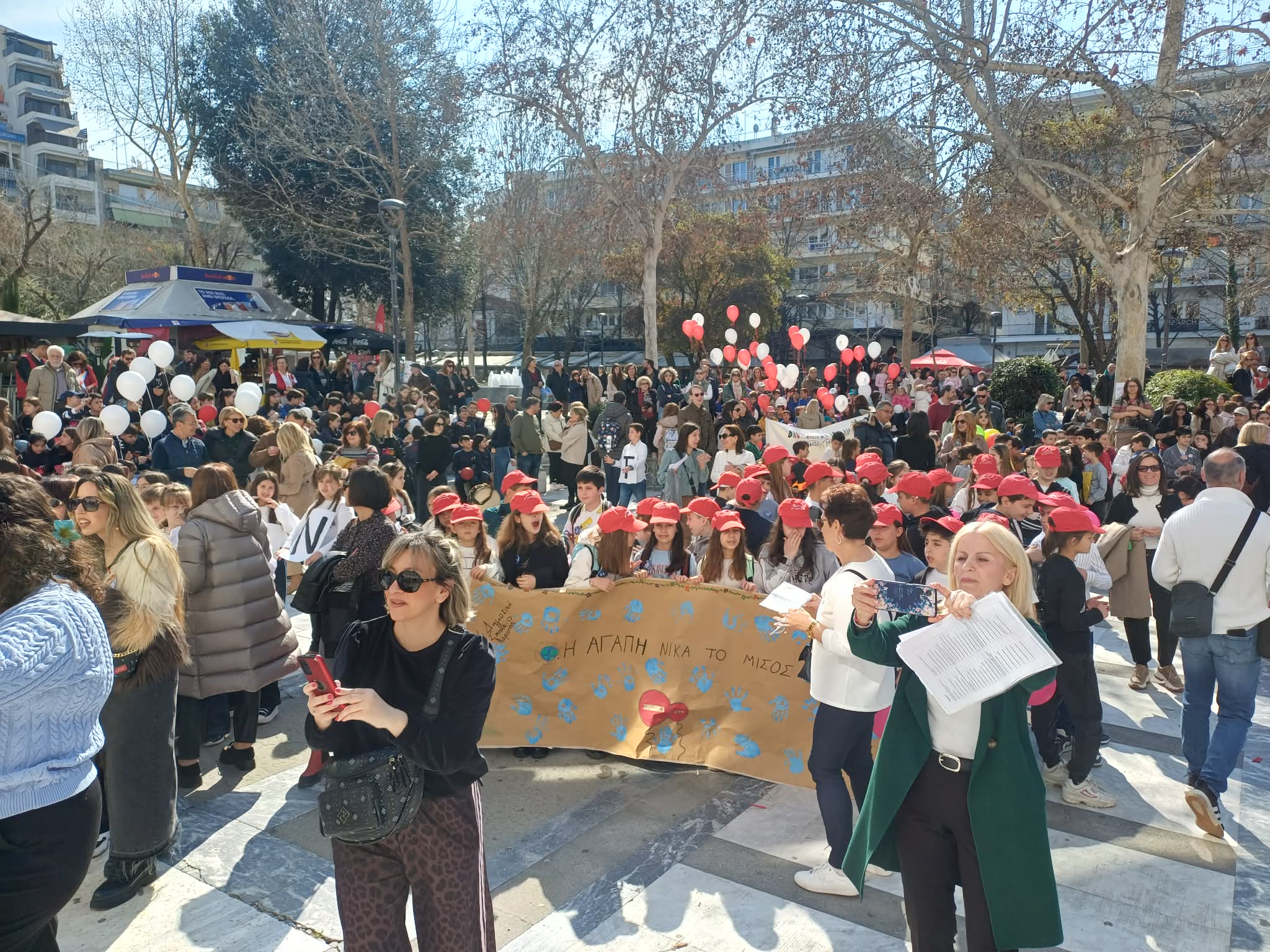 Δυνατό μήνυμα κατά της σχολικής βίας έστειλαν οι μαθητές της Λάρισας (ΦΩΤΟ)