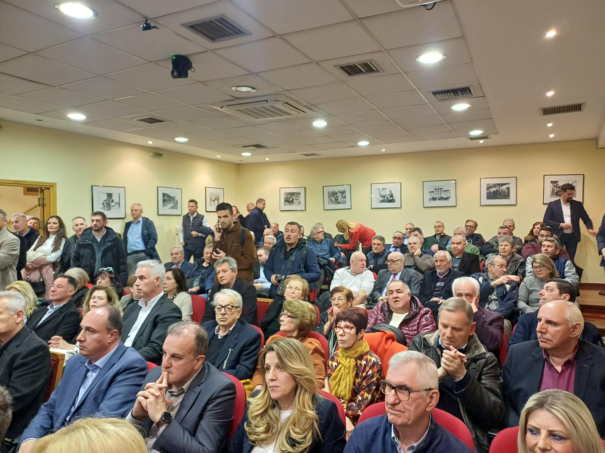 Σκρέκας στην πριφερειακή συνέλευση της ΝΔ ενόψει του προσυεδρίου: προτεραιότητα της κυβέρνησης η Θεσσαλία (ΦΩΤΟ)