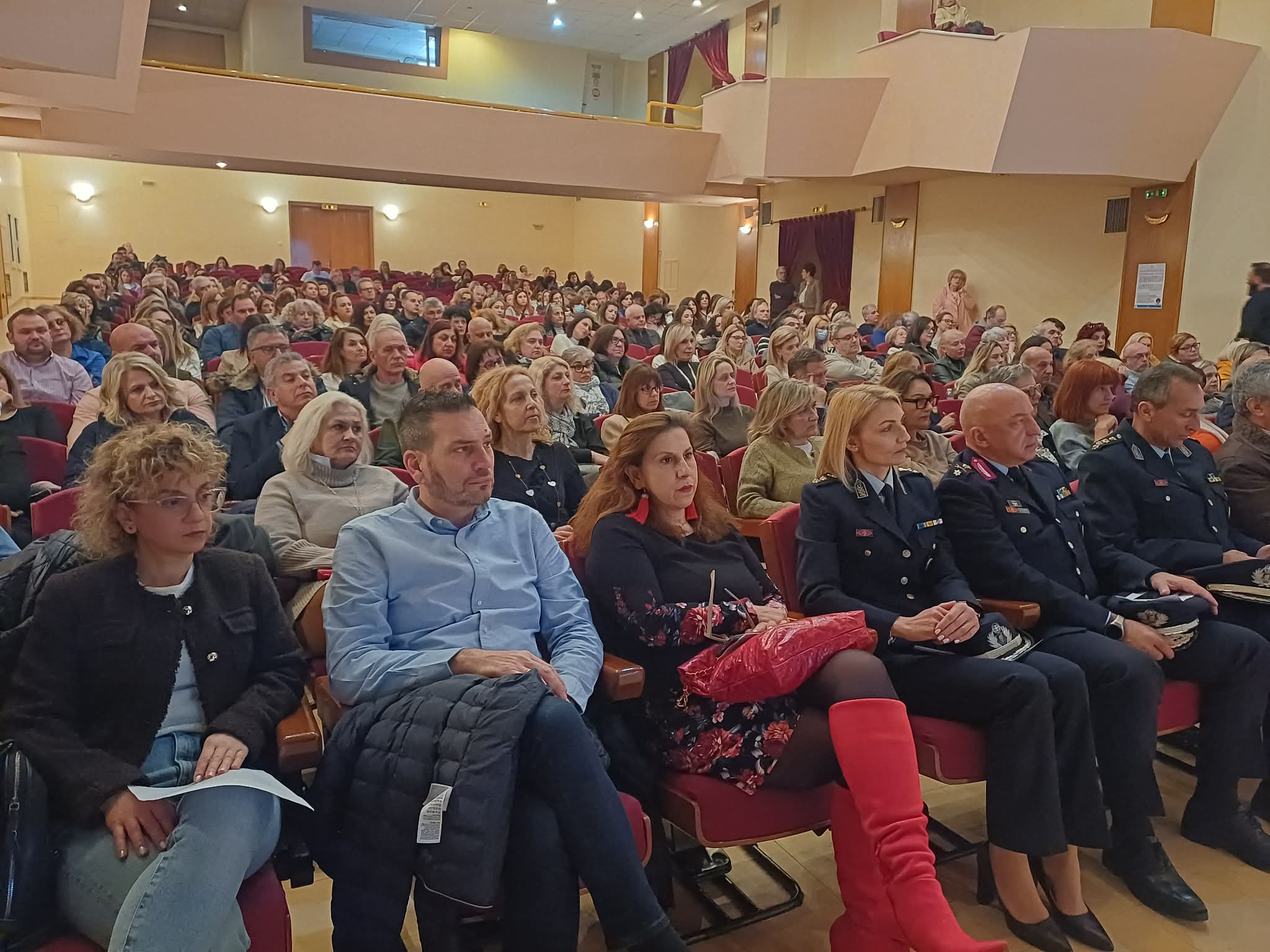 Επιμορφωτική ημερίδα για τη σχολική βία παρουσία διεθυντων, εκπαιδευτικών και γονεών στο Δημ. Ωδείο Λάρισας (ΦΩΤΟ)