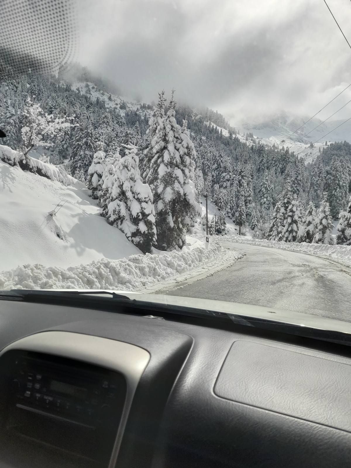 Μαρτιάτικο χιόνι στην Αργιθέα με τον φακό του Έκτορα Νασιώκα (ΦΩΤΟ)