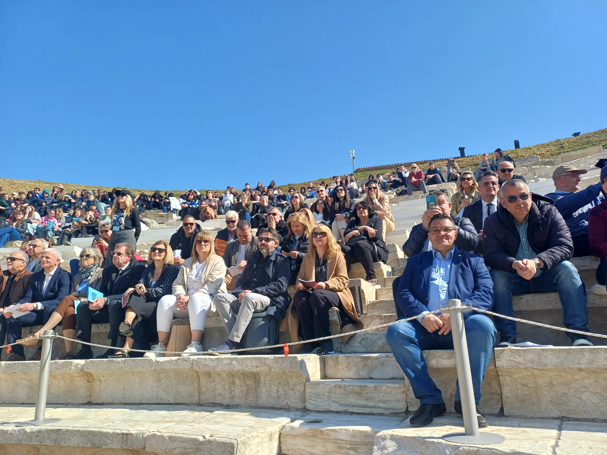 Μαθητική πνοή στο αρχαίο θέατρο σήμερα-«Πρεμιέρα» με Αριστοφάνη για το Φεστιβάλ «Εφήβων Δρώμενα» (ΦΩΤΟ +video )