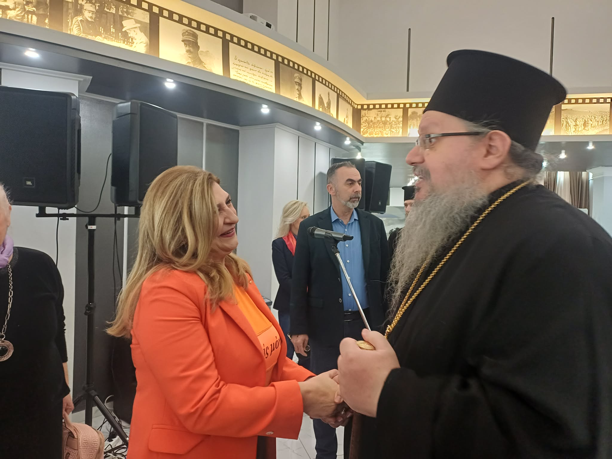 Μεγάλη συμμετοχή στο «Παζάρι Αγάπης» στη Λέσχη Αξιωματικών Φρουράς Λάρισας (ΦΩΤΟ)
