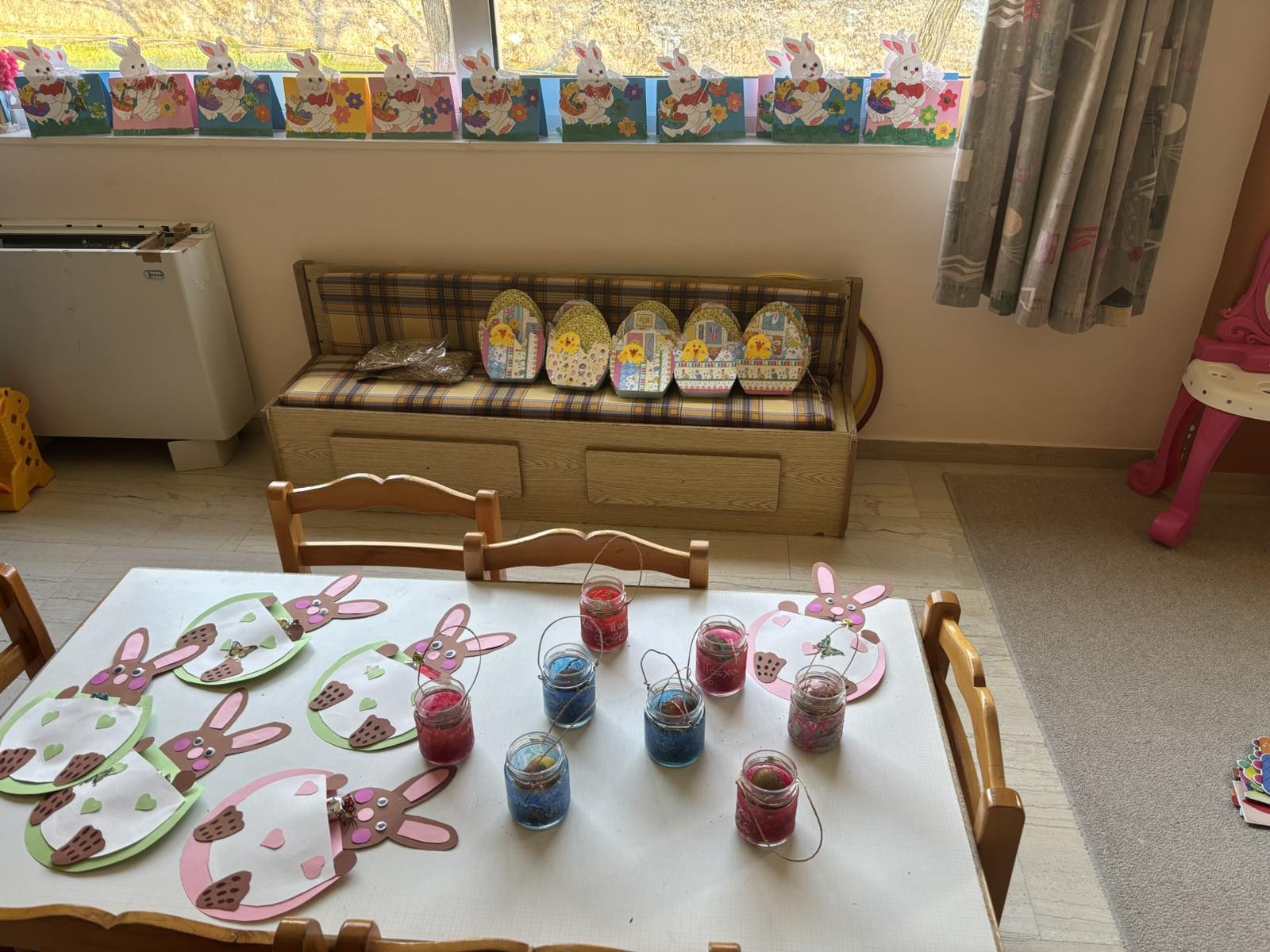 Πασχαλινές ευχές και δώρα στους Παιδικούς Σταθμούς του Δήμου Φαρσάλων