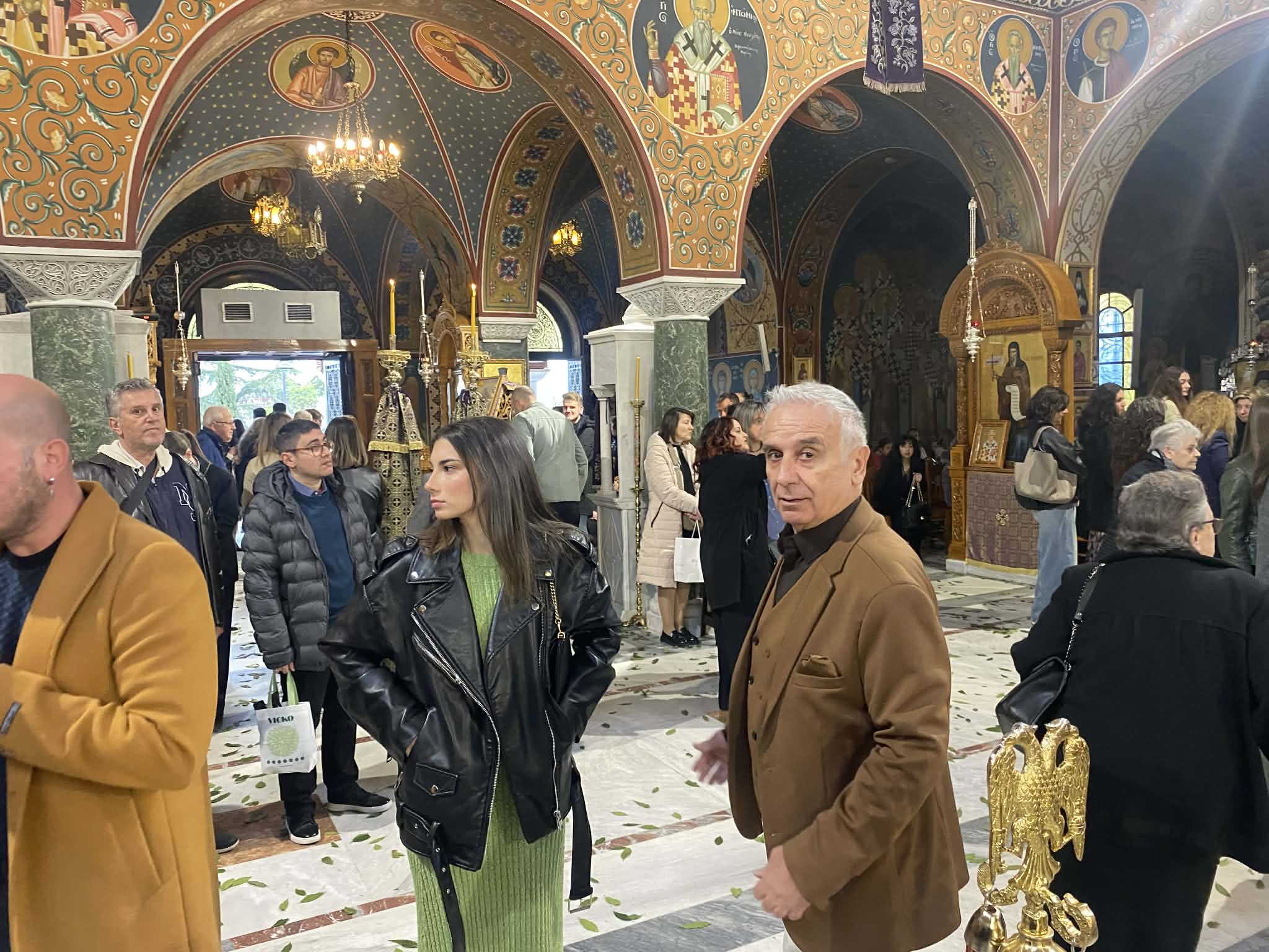 Κοσμοσυρροή στον Αγιο Αχίλλιο για την πρώτη Ανάσταση (εικόνες)