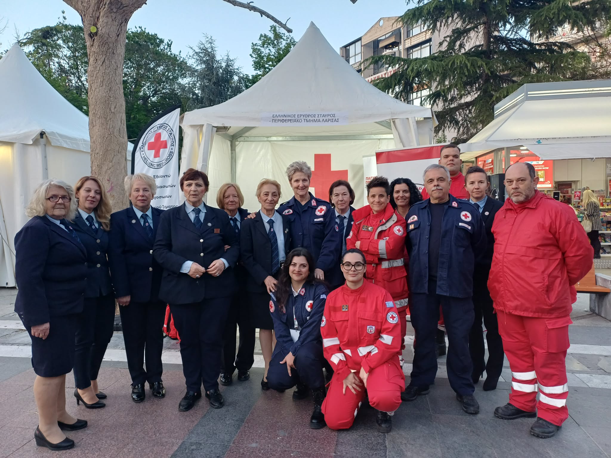 Η Λάρισα άνοιξε μια μεγάλη αγκαλιά  στην κεντρική πλατεία -επίσημη έναρξη του «Μαζί Μια Αγκαλιά 2026» (ΦΩΤΟ+video)