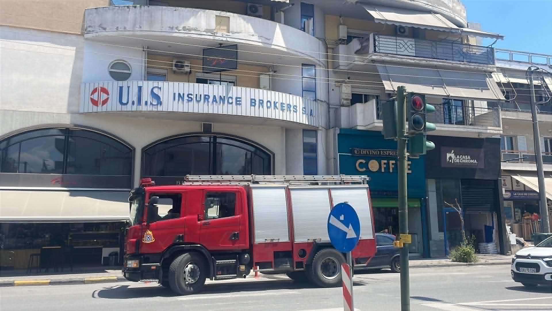 Συναγερμός στην Πυροσβεστική Λάρισας για φωτιά σε στέγη στην Ηρώων Πολυτεχνείου (ΦΩΤΟ)
