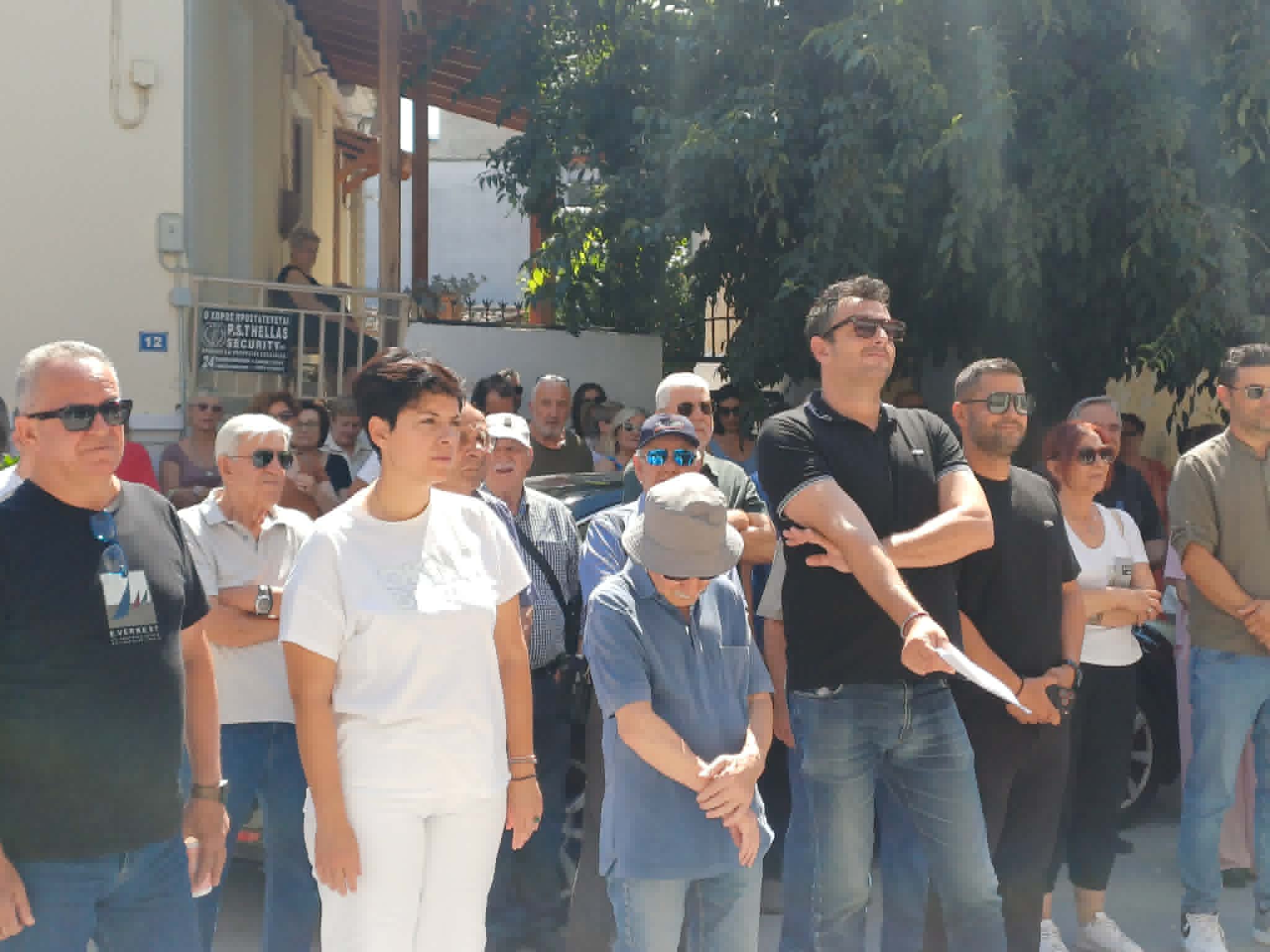 Μαζική κινητοποίηση στον Τύρναβο για το κλείσιμο των ΕΛΤΑ (ΦΩΤΟ - ΒΙΝΤΕΟ)
