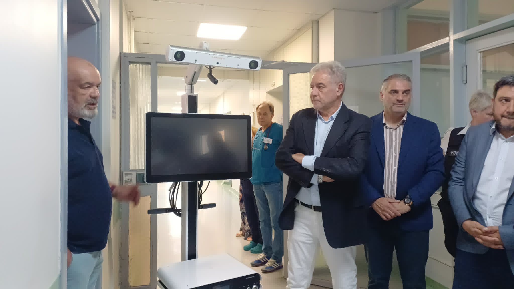 Ρομπότ στο χειρουργείο με τεχνολογία αιχμής στο Γενικό Νοσοκομείο Λάρισας που πρωτοπορεί(ΦΩTO)