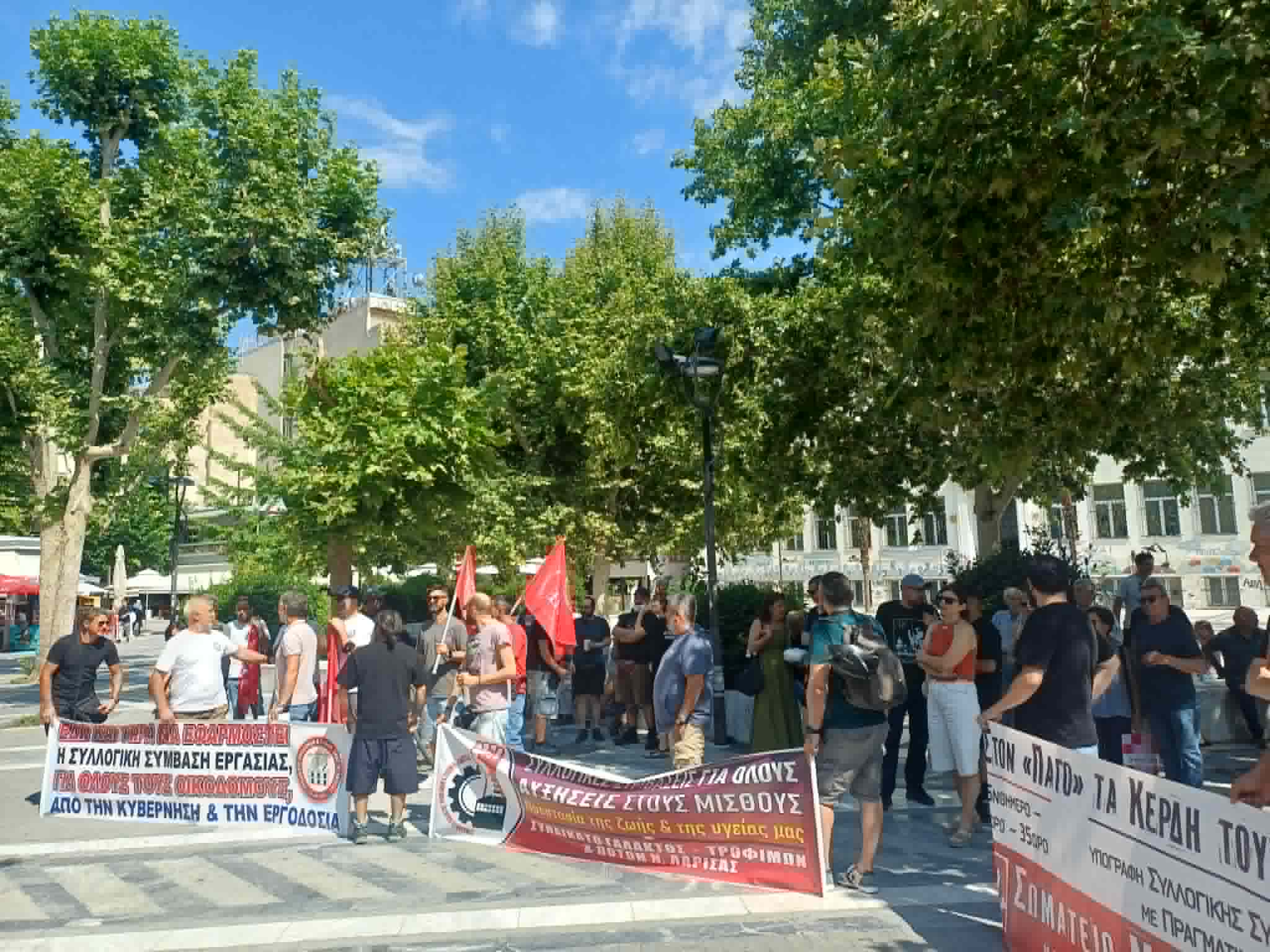 Λάρισα: Απεργιακή συγκέντρωση από οικοδόμους και εργαζόμενους σ επιστισμό και κλαδο τροφίμων- ποτών (ΦΩΤΟ +video)