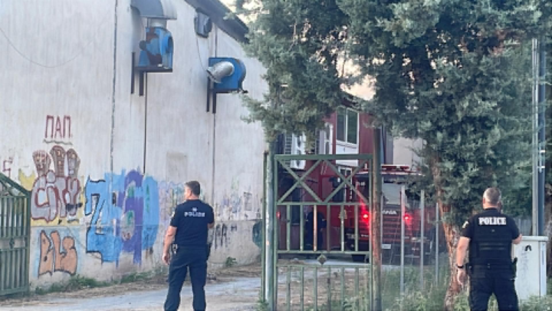 Συναγερμός για φωτιά στο παλίο κτίριο του Μπόουλιγκ στη Λάρισα (ΦΩΤΟ+video)