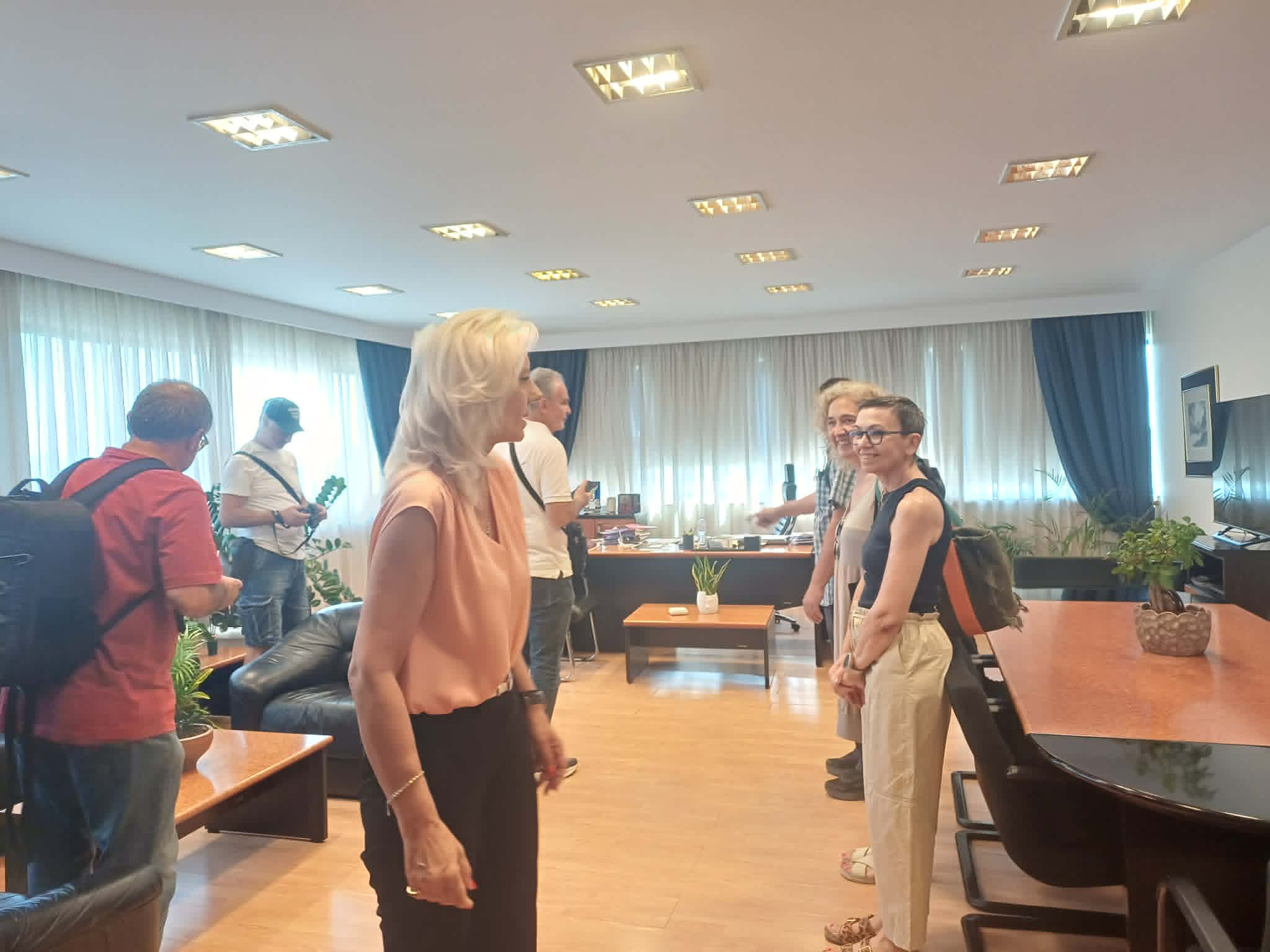 Συγκέντρωση διαμαρτυρίας από ΕΙΝΚΥΛ στην Αποκεντρωμένη για τη μονιμότητα στο δημόσιο (ΦΩΤΟ+video)