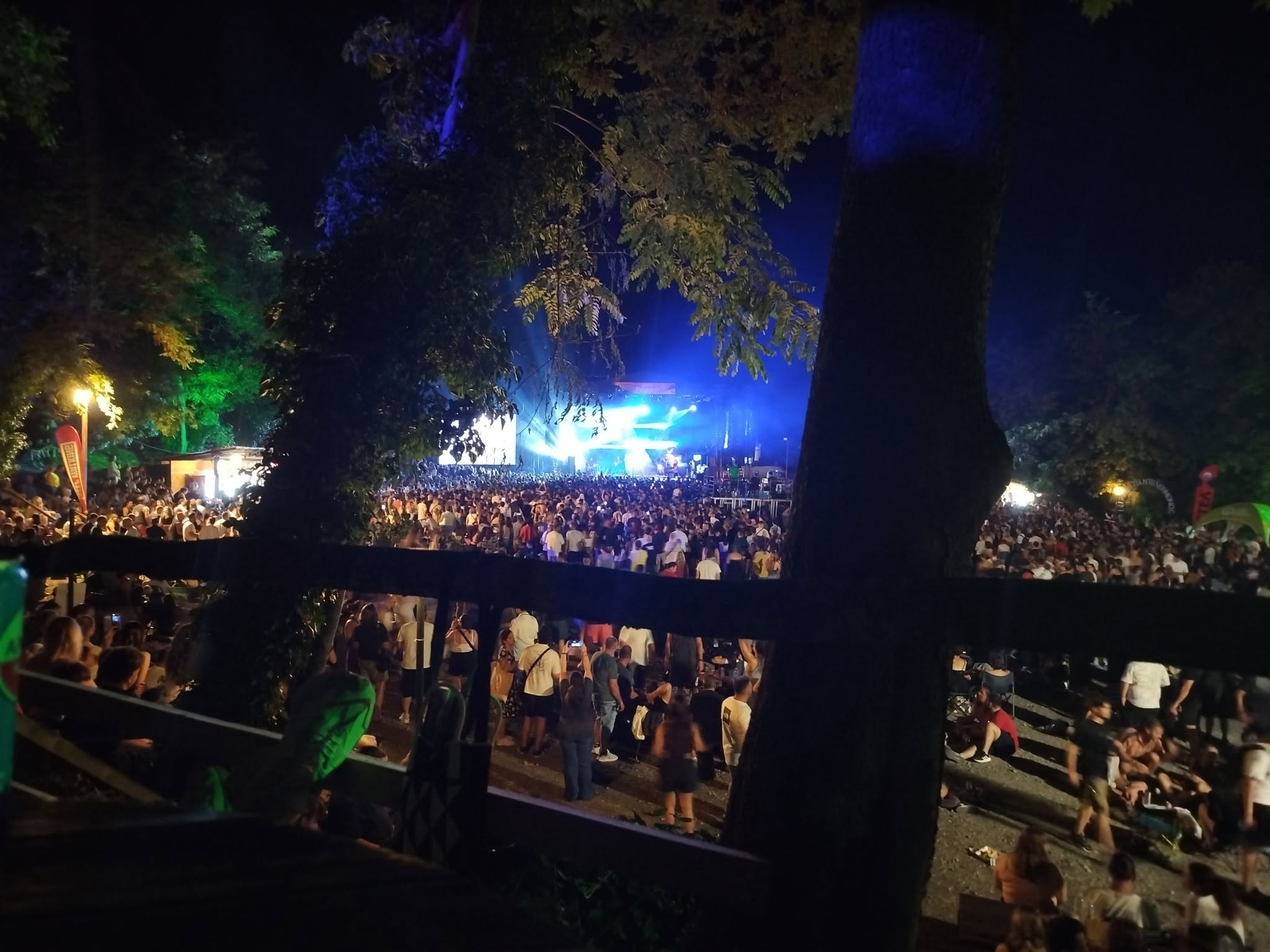 Εκατοντάδες Θεσσαλοί στη συναυλία του Βασίλη Παπακωνσταντίνου στην Ιτέα Καρδίτσας (ΦΩΤΟ)