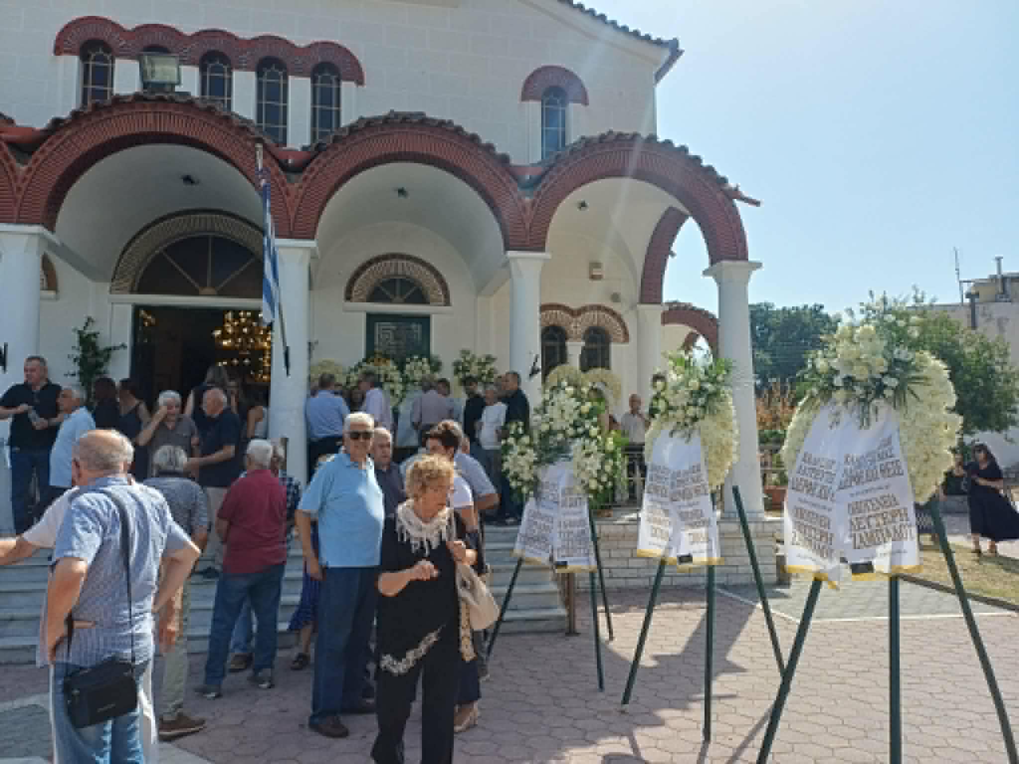 Με τιμές και συγκίνηση το τελευταίο «αντίο» σήμερα στον επί 16 χρόνια δήμαρχο Τυρνάβου Δημήτρη Κουγιώνη (ΦΩΤΟ)