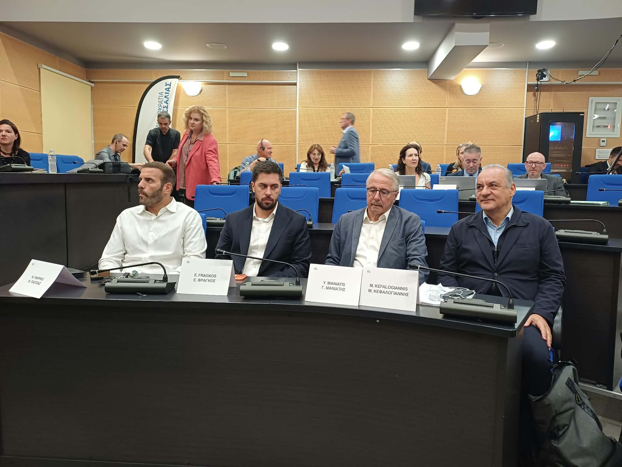 Κλειστή σύσκεψη στην περιφέρεια του Κουρέτα με τους ευρωβουλευτές (ΦΩΤΟ)