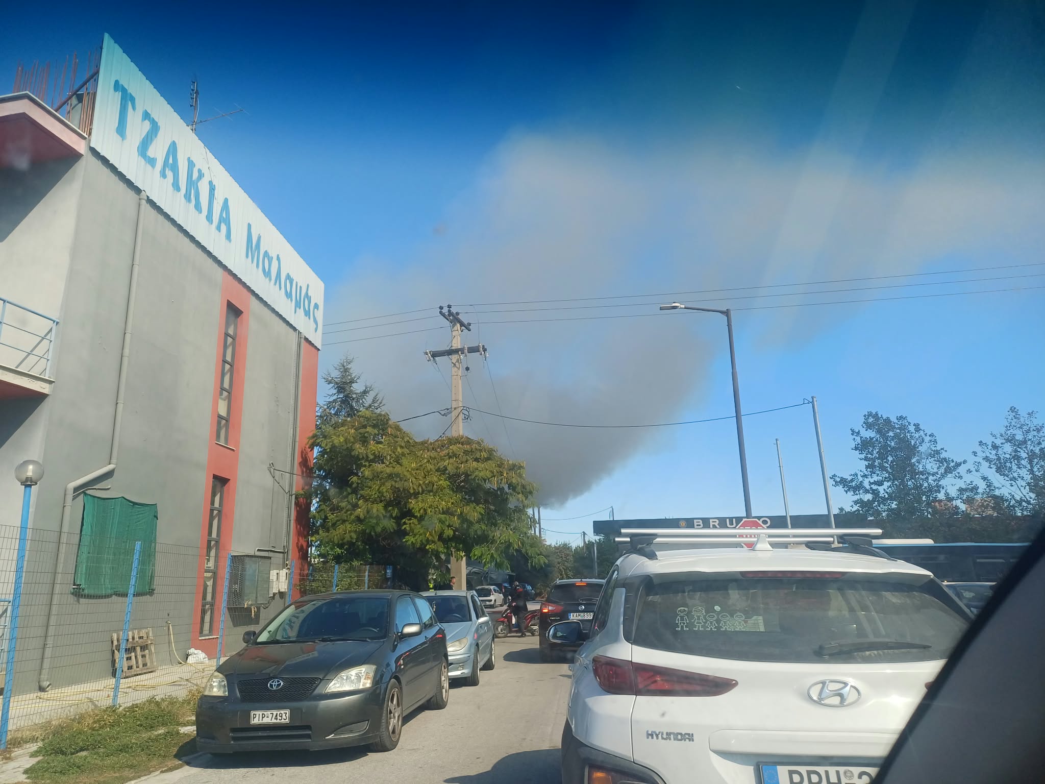 Πανικός  στη Λάρισα  από φωτιά σε συνεργείο υγραεριοκίνησης στην οδό Βόλου – Ακούστηκαν εκρήξεις (ΦΩΤΟ+video)
