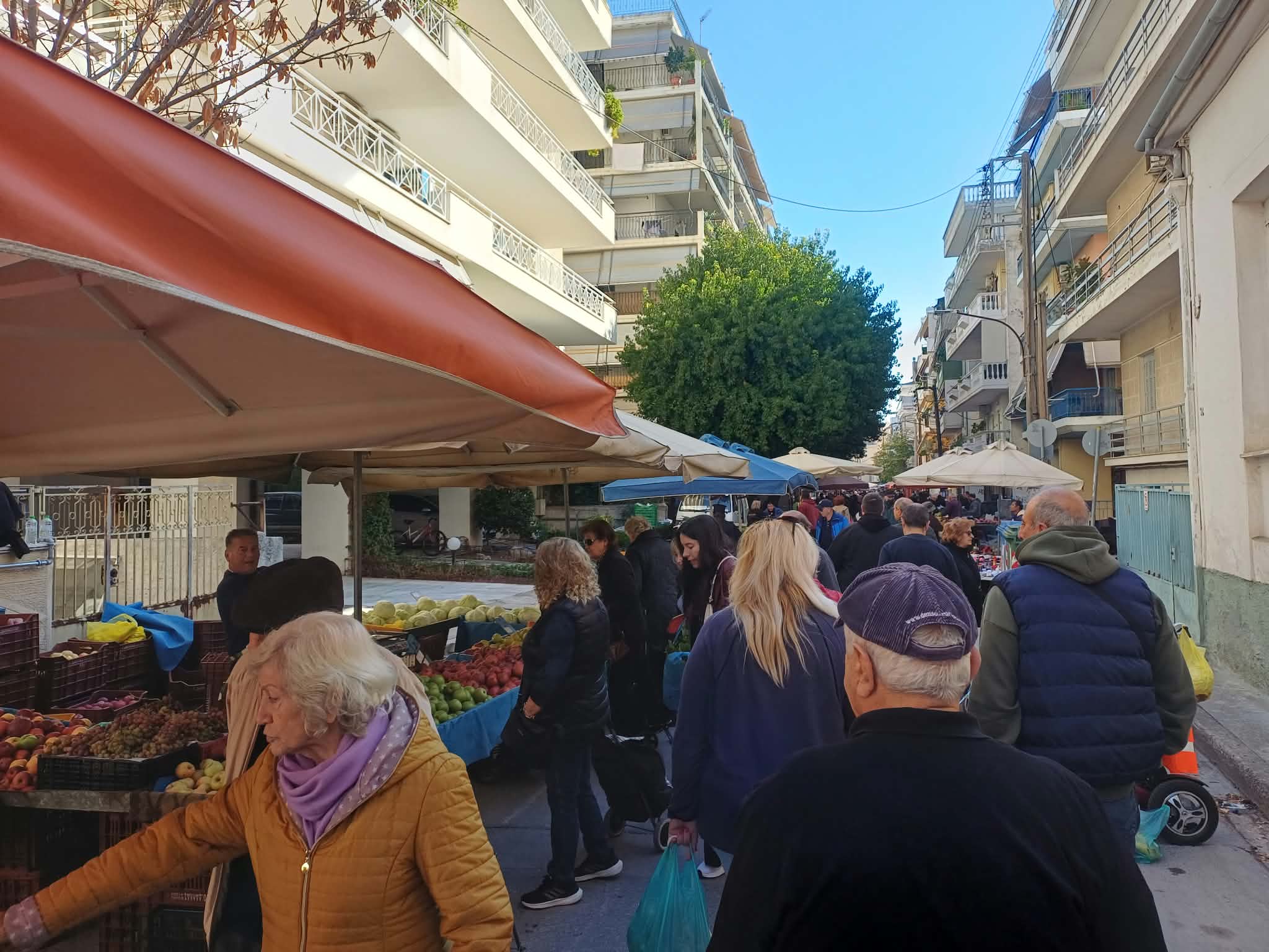 Λαϊκή αγορά Λάρισας: Μισθοί και συντάξεις φτάνουν για τις πρώτες 15 ημέρες – Επανήλθε το «τεφτέρι»