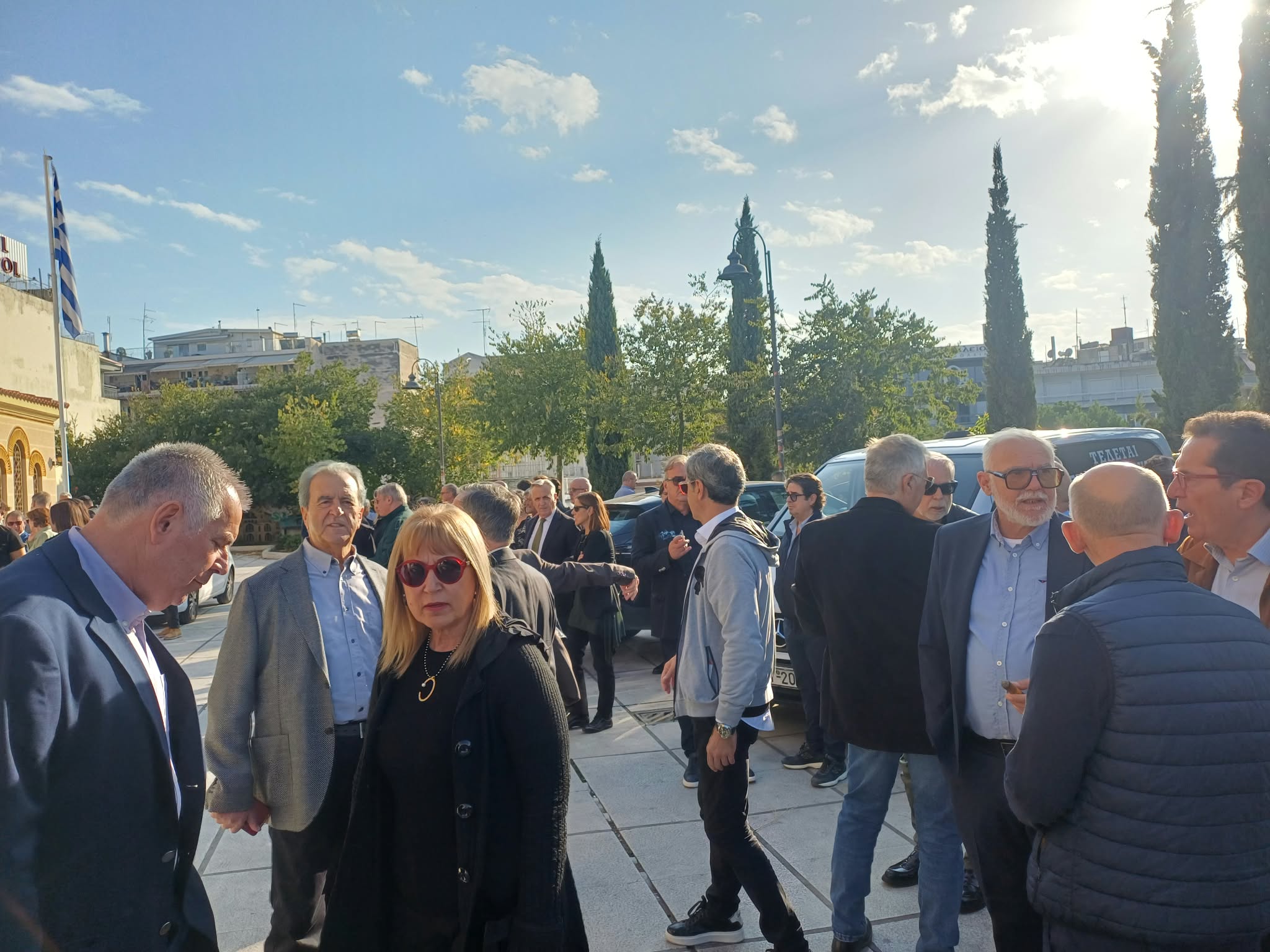 Σε κλίμα βαθιάς οδύνης το τελευταίο αντίο στον Δημήτρη Καραμπάτσα στη Λάρισα (ΦΩΤΟ)