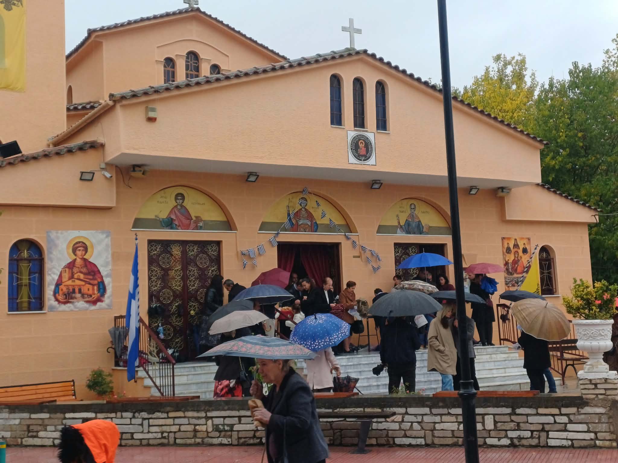 Λαρισα: Δεν πρόλαβε να παρελάσει σημαιοφόρος ο μικρός μαχητής της ζωής - ΦΩΤΟ 5 Δεν έγινε η παρέλαση στη Γιάννουλη – Δεν πρόλαβε να παρελάσει σημαιοφόρος ο Στέφανος, ο μικρός μαχητής της ζωής (ΦΩΤΟ+video)