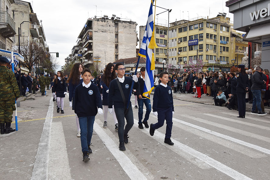 Με λαμπρότητα η παρέλαση στην Καρδίτσα (φωτό+βίντεο)
