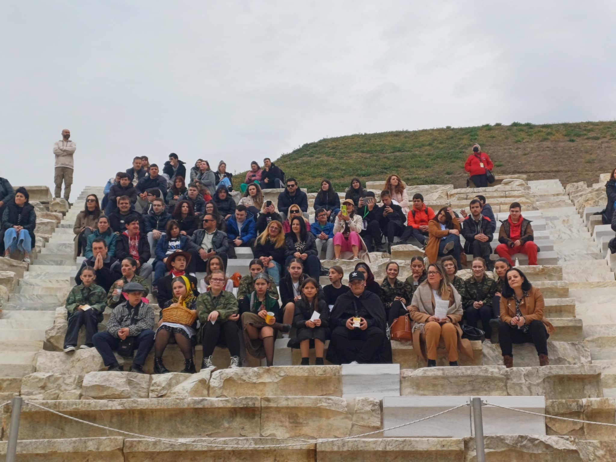 Μαθητές έδωσαν ξανά ζωή στο αρχαίο θέατρο της Λάρισας - έναρξη του φεστιβάλ «Εφήβων Δρώμενα» (ΦΩΤΟ+video)
