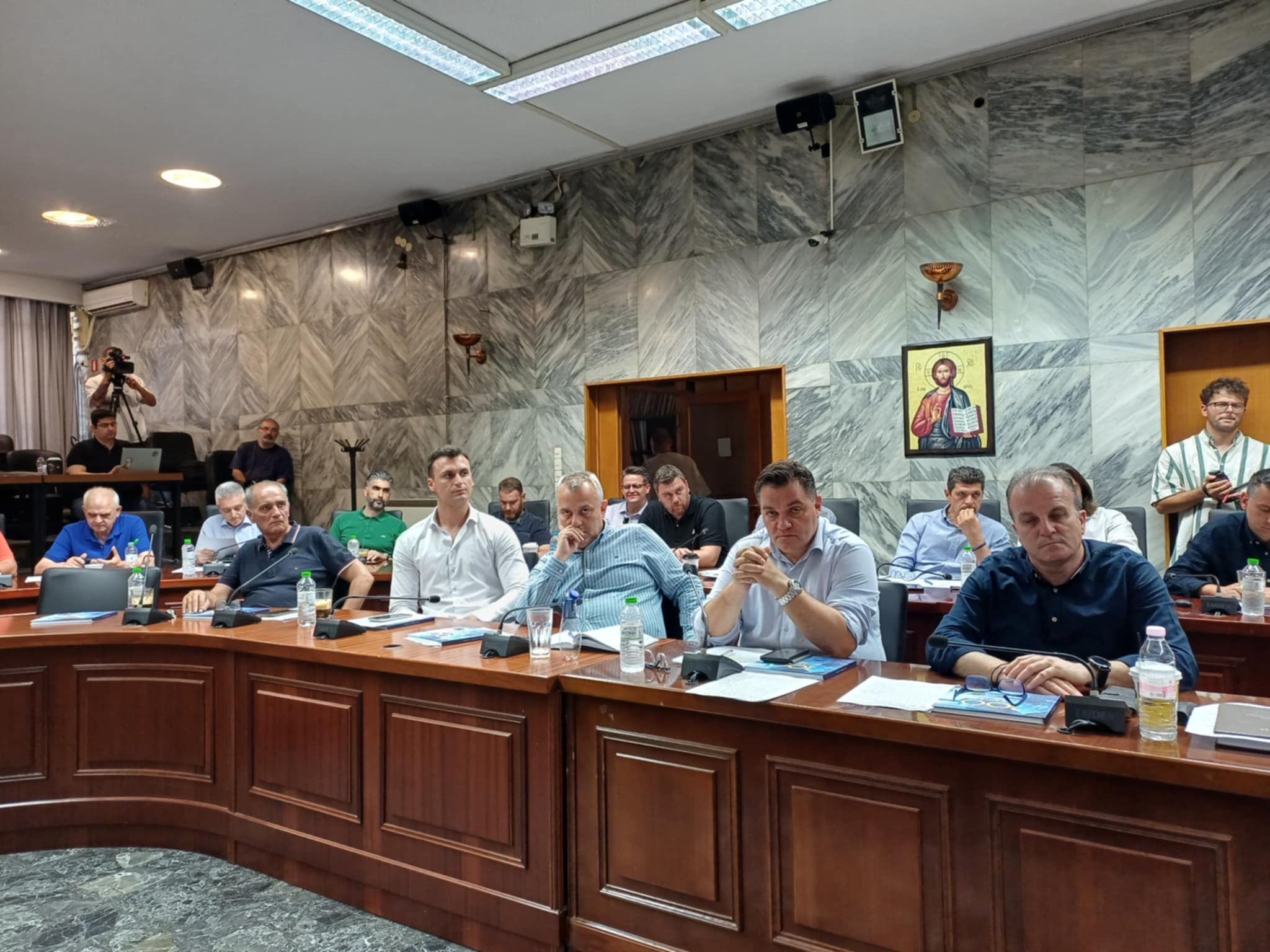 Ο Μαμακος διαψεύδει σενάρια για τραπεζοκαθίσματα και πάρκιγκ στο χώρο των κατεδαφίσεων  μροστά από αρχαίο θέατρο